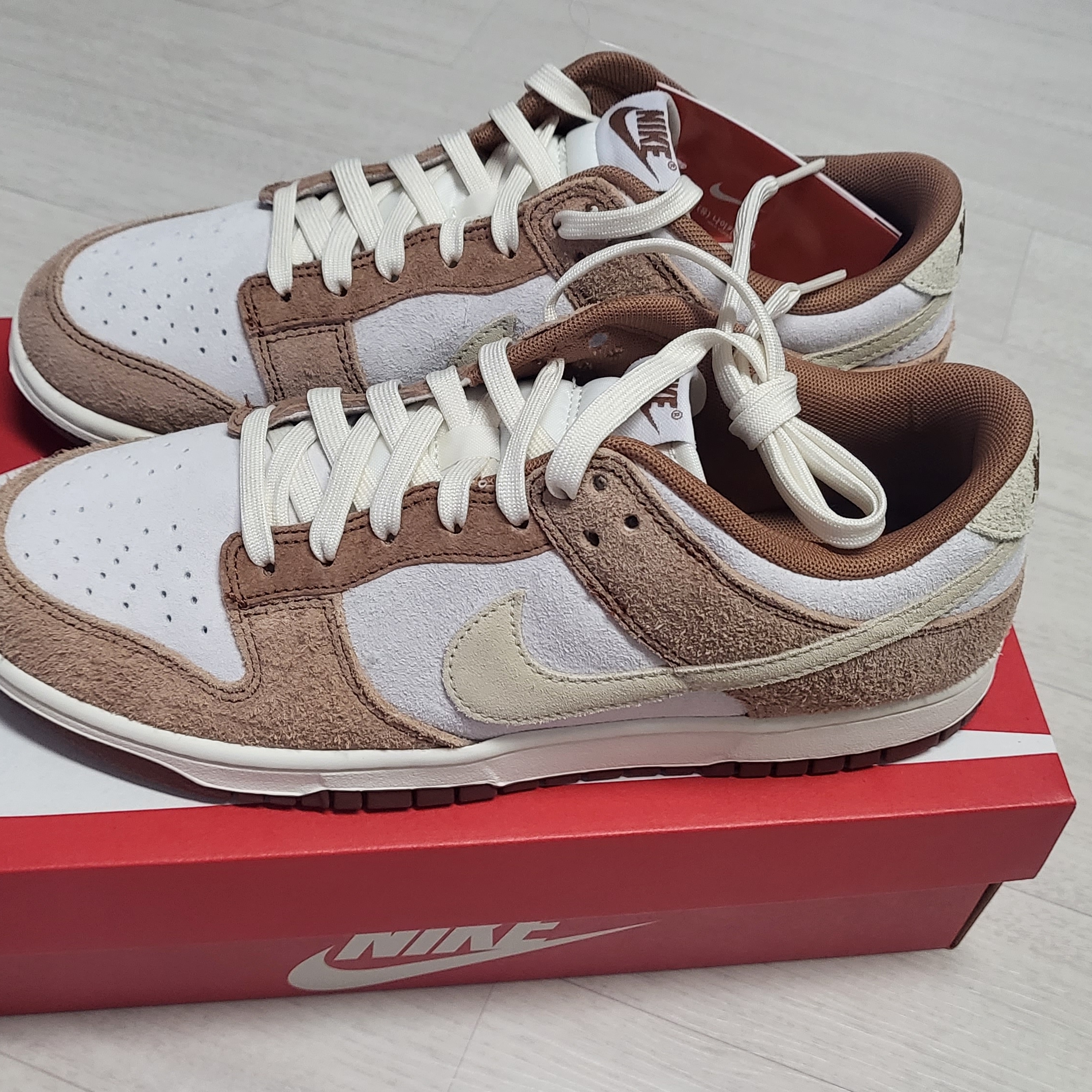 Nike Dunk Low Pro Premium Medium Curry 착용 스타일 - 1