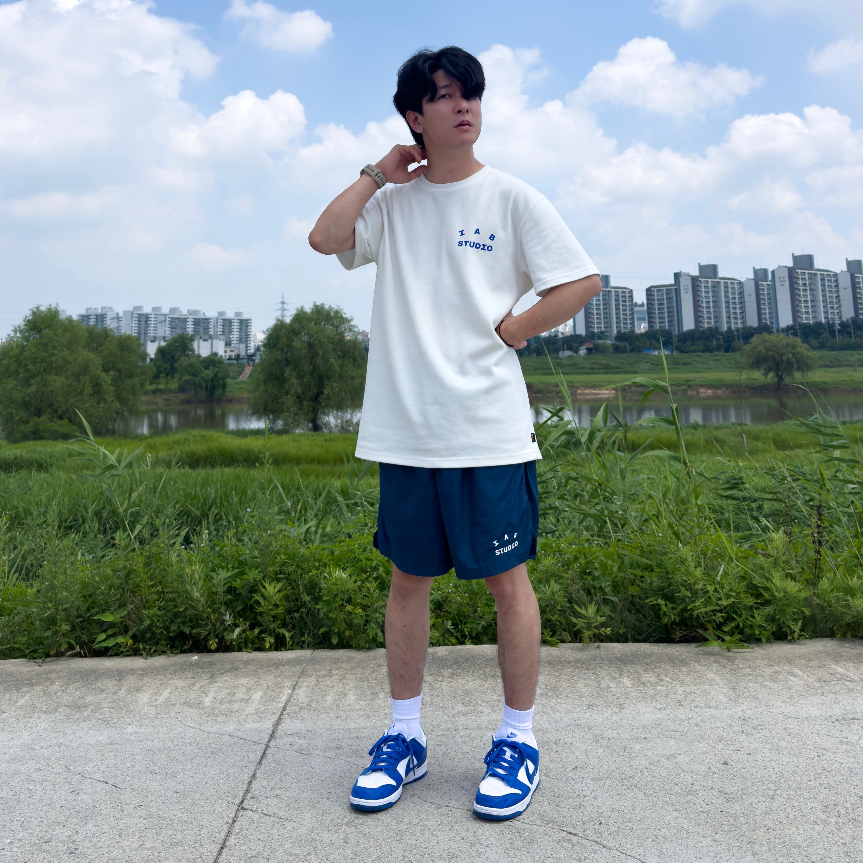 IAB Studio 10th Anniversary T-Shirts Pack White & Black (2 Pack), IAB Studio 10th Anniversary T-Shirt White 착용 스타일 - 1