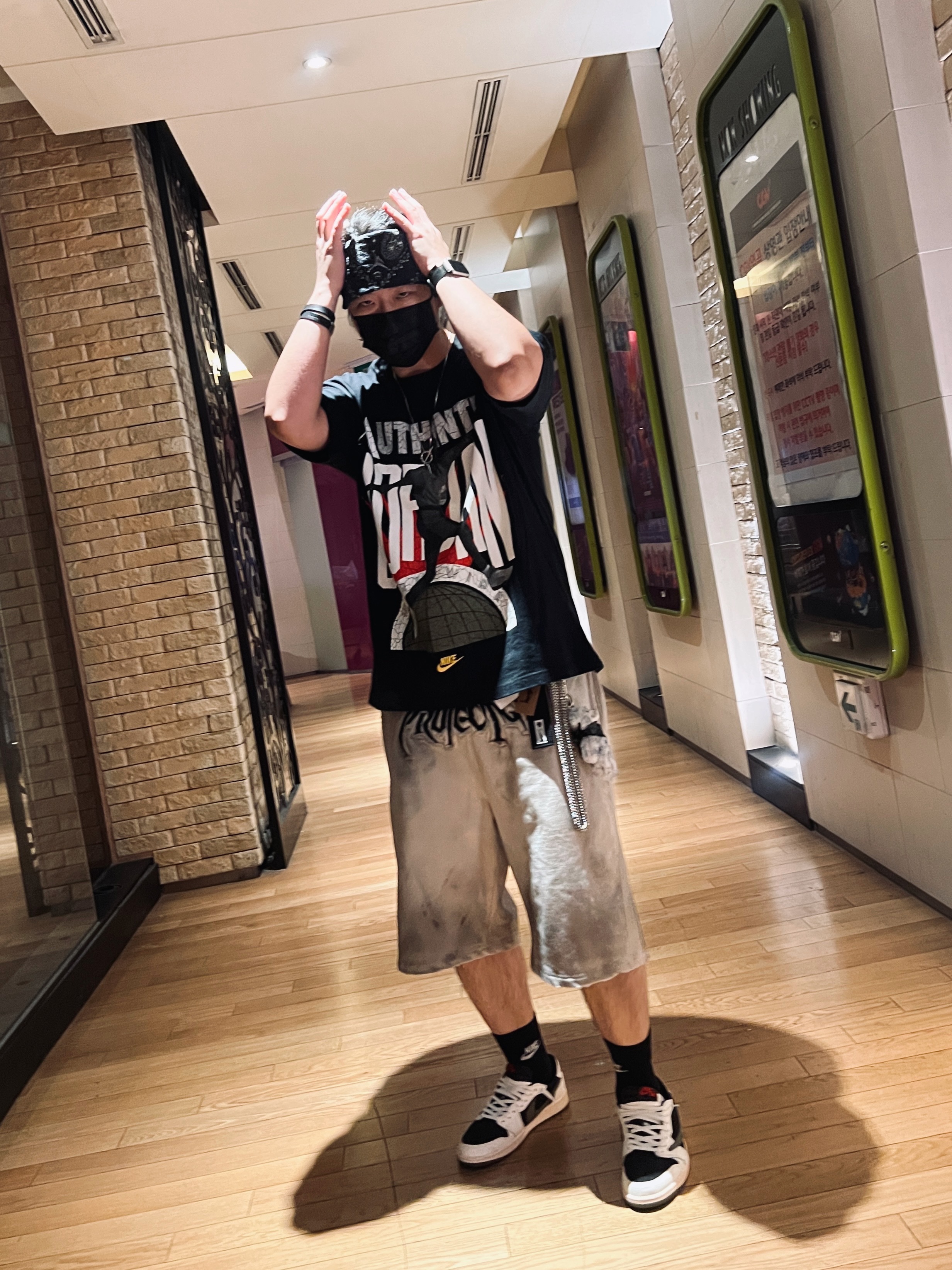 Jordan 1 x Travis Scott Retro Low OG SP Black Phantom, Project G/R Furious Logo Applique Shorts Grey - 10 Corso Como Exclusive 착용 스타일 - 2