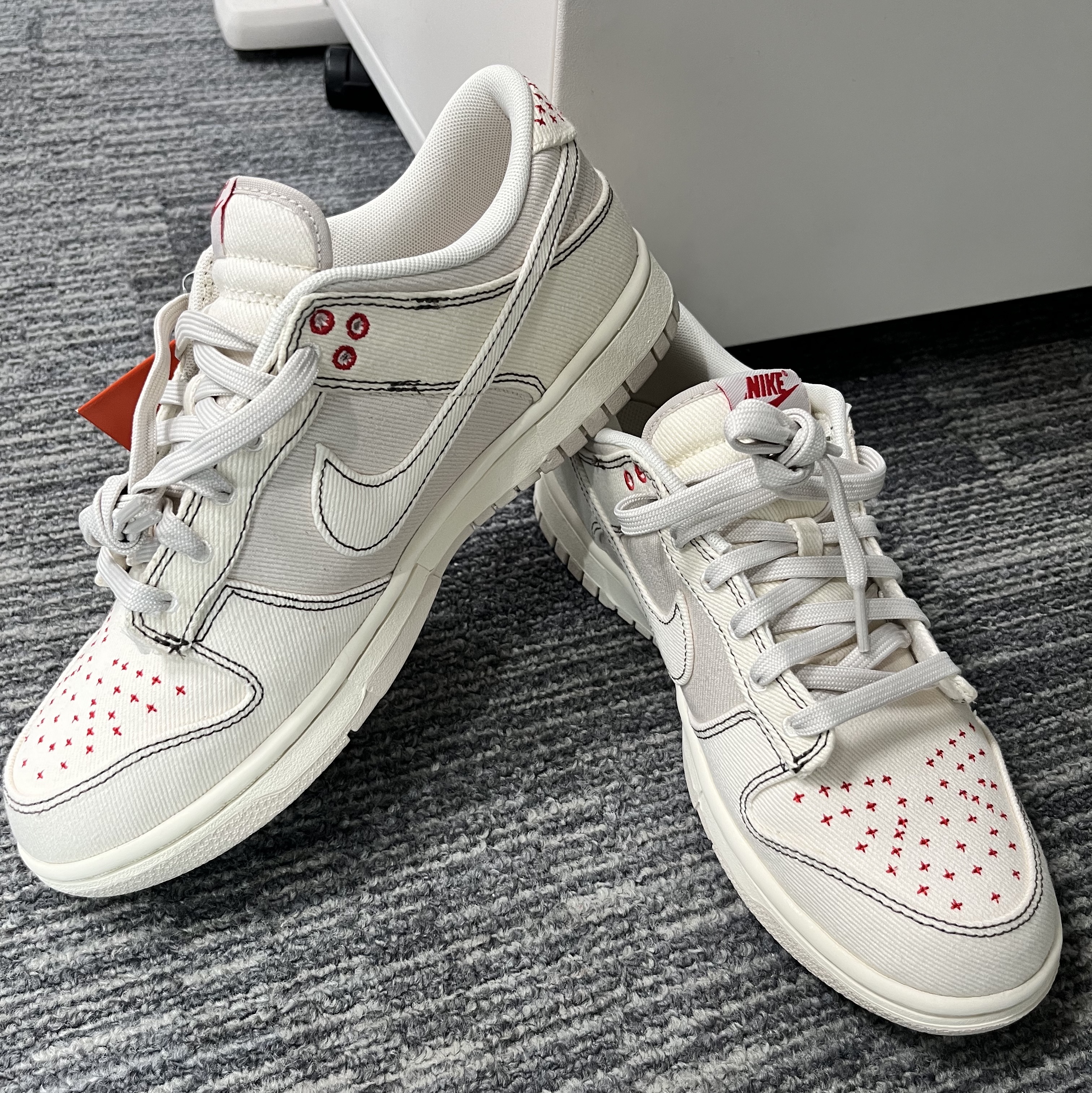 Nike Dunk Low Beige Red 착용 스타일