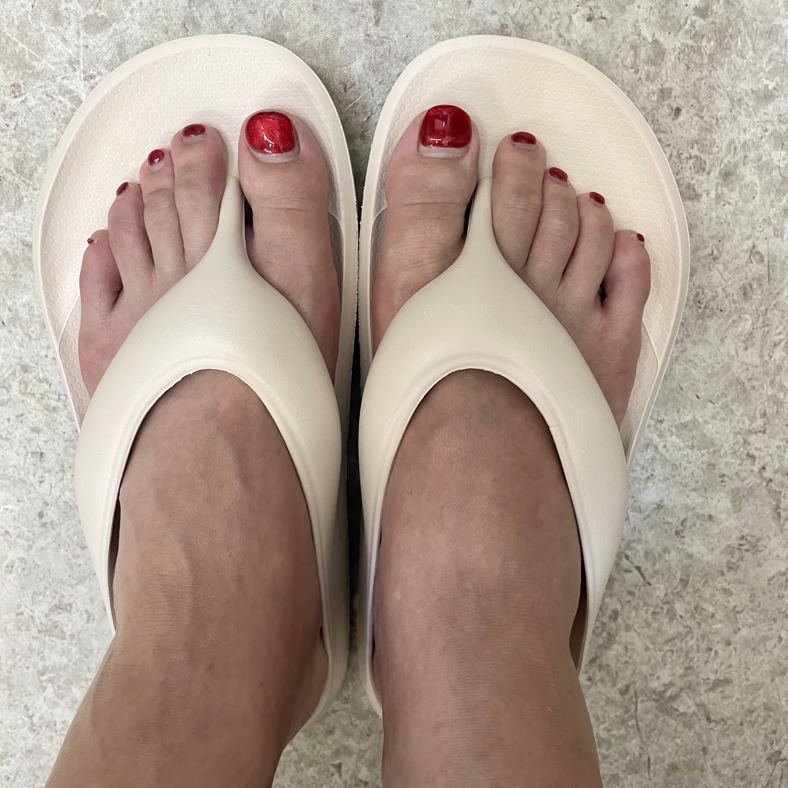 New Balance Flip Flop Ivory 착용 스타일