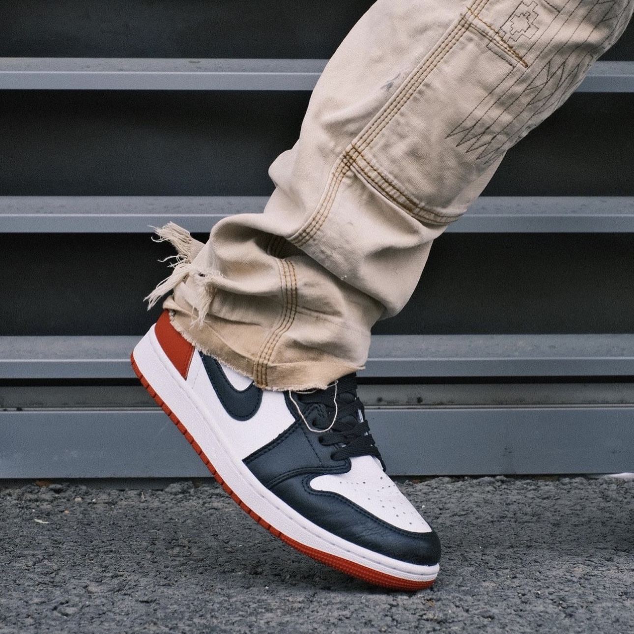 Jordan 1 Retro Low OG Black Toe 착용 스타일 - 1
