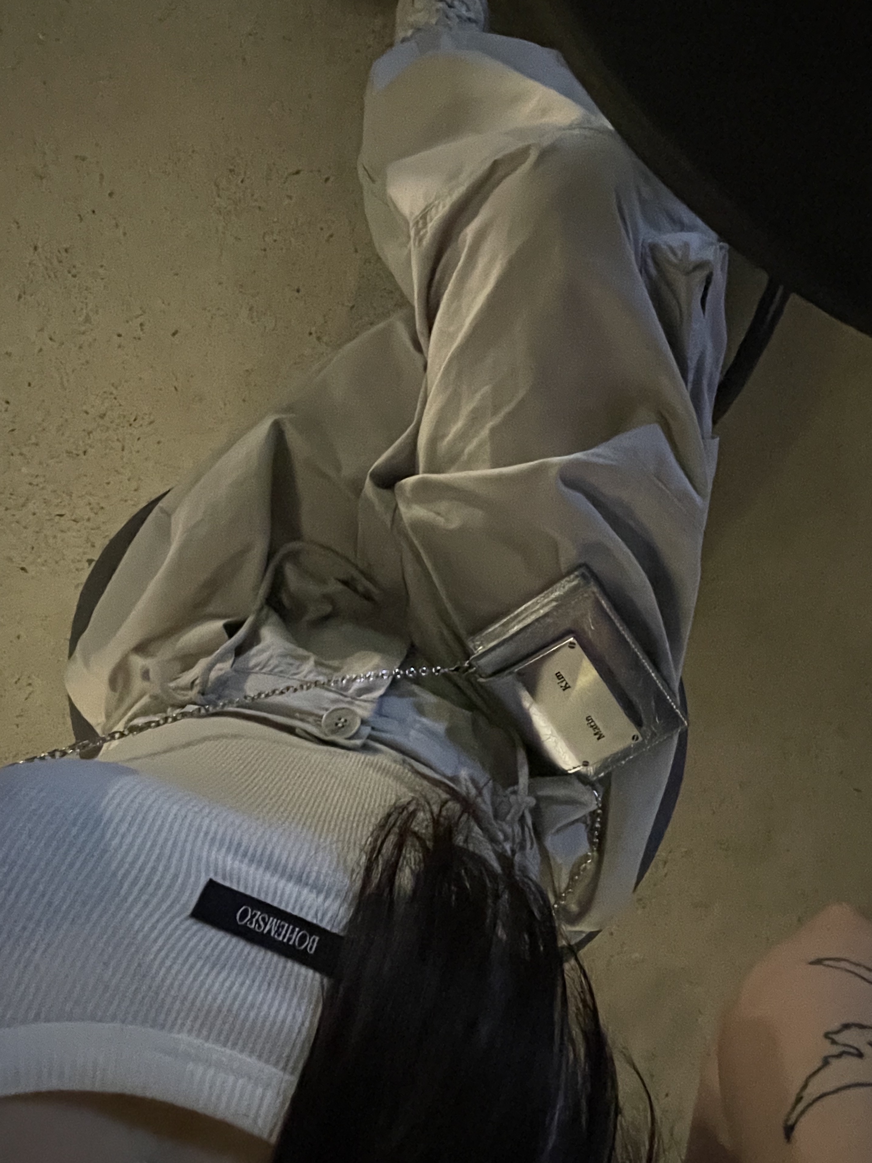 Matin Kim Accordion Mini Bag Silver, (W) Bohemian Seoul Basic Sleeveless Crop Top Black 착용 스타일 - 3