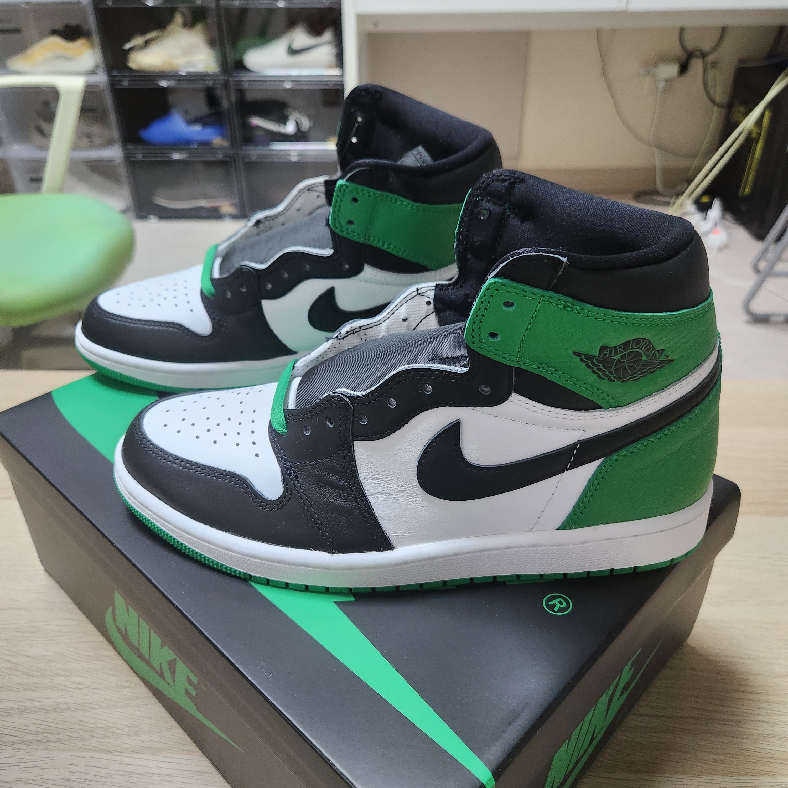 Jordan 1 Retro High OG Black and Lucky Green 착용 스타일 - 2