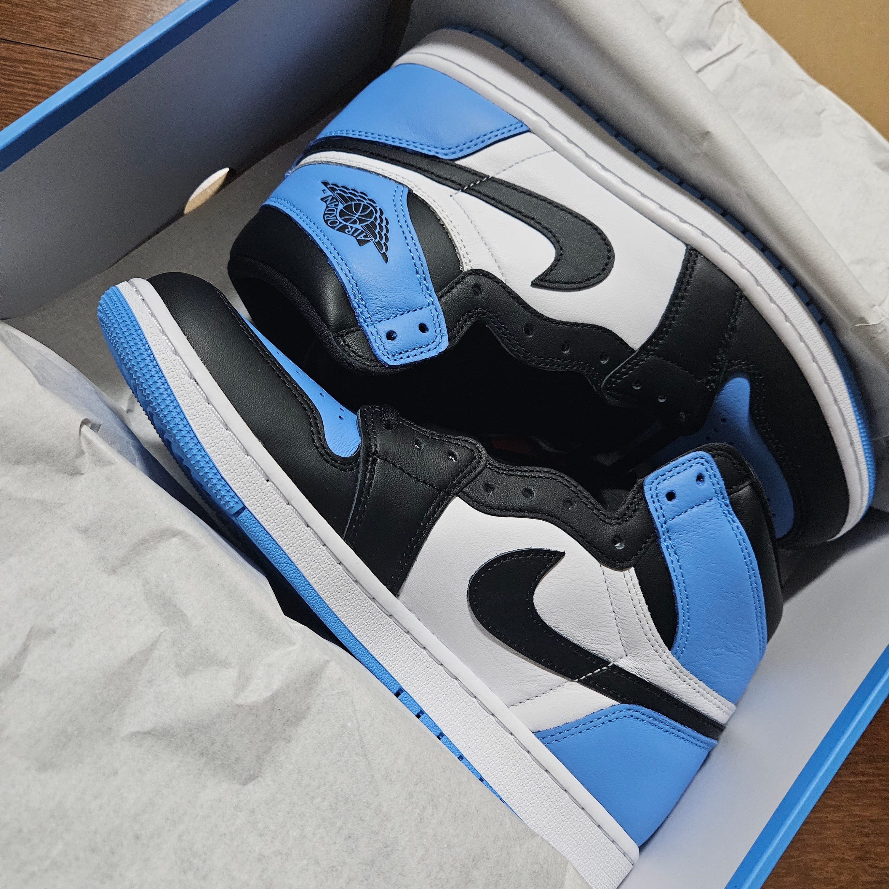 Jordan 1 Retro High OG University Blue 착용 스타일