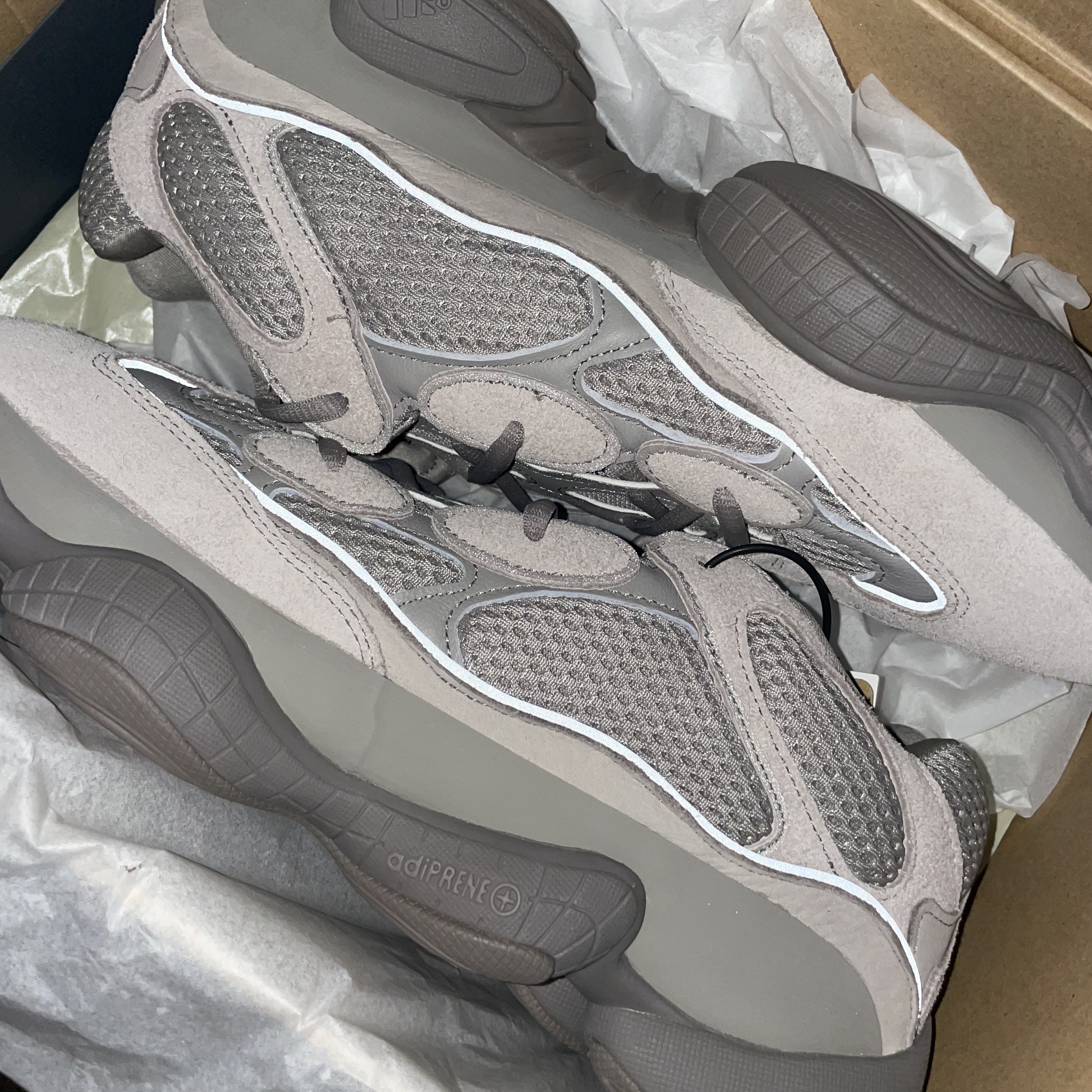 Adidas Yeezy 500 Ash Grey 착용 스타일