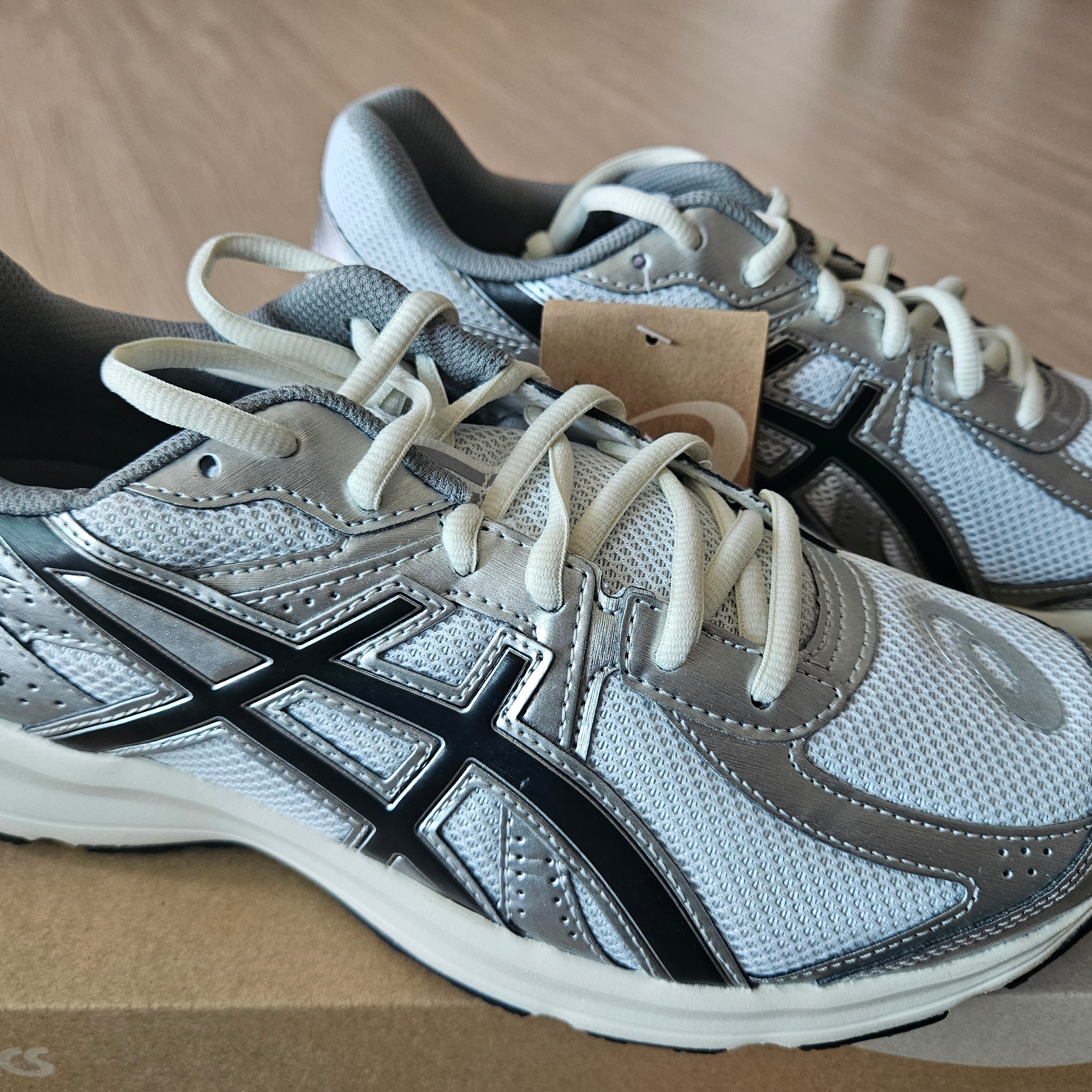 Asics Jog 100 S White Black - 2E Wide 착용 스타일