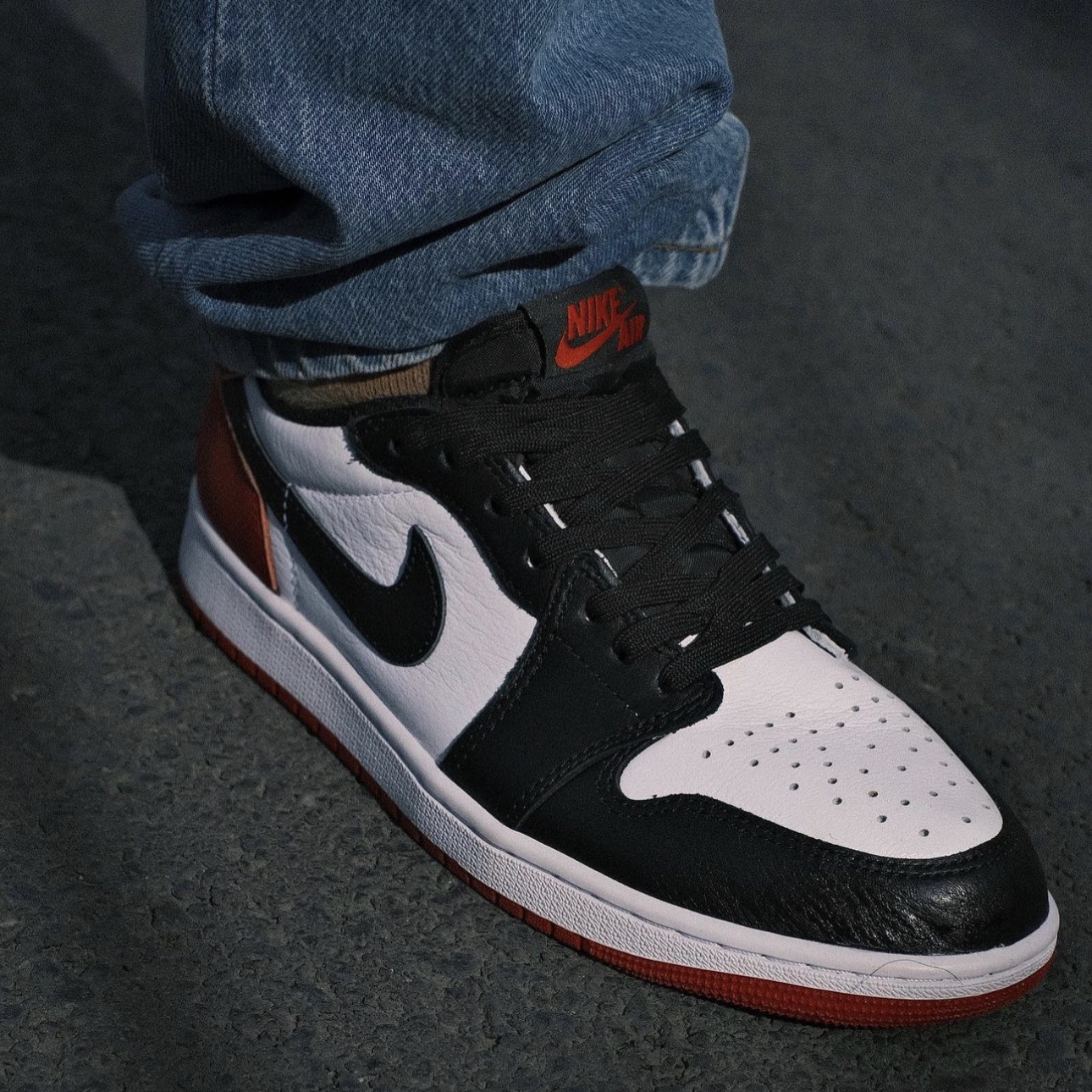 Jordan 1 Retro Low OG Black Toe 착용 스타일 - 3