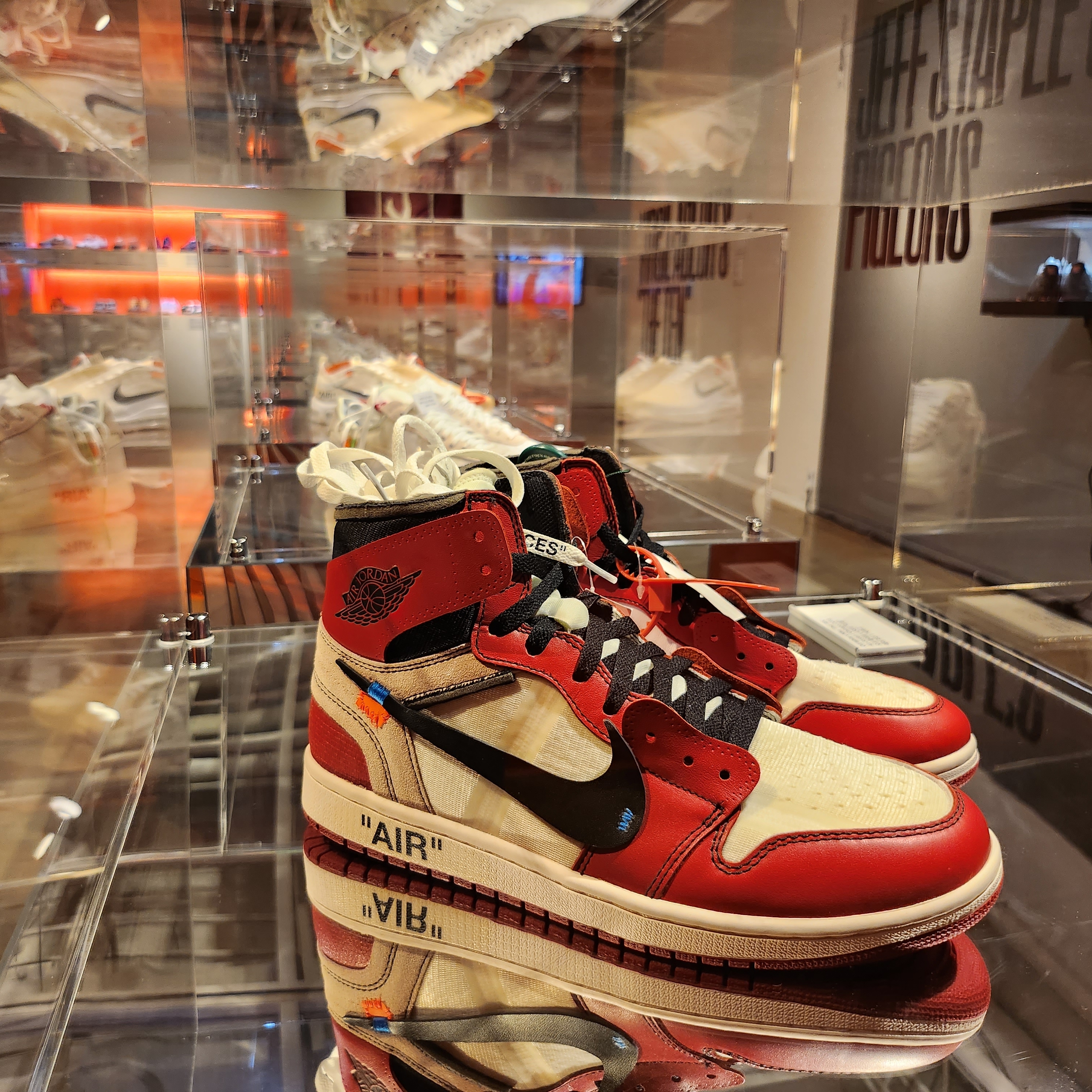 Jordan 1 x Off-White Retro High Chicago The Ten 착용 스타일