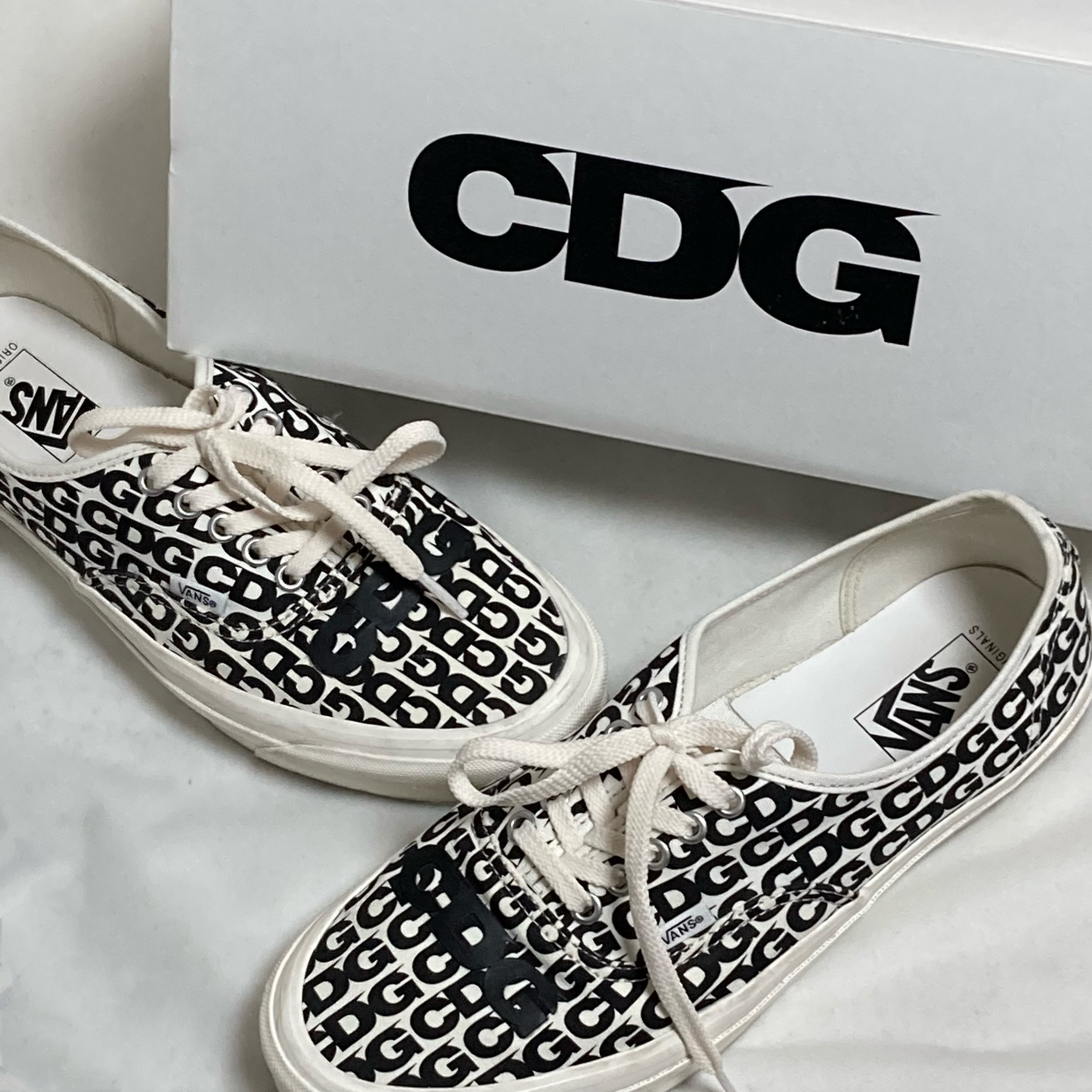 Vans Vault x CDG OG Authentic LX White Black 착용 스타일 - 1