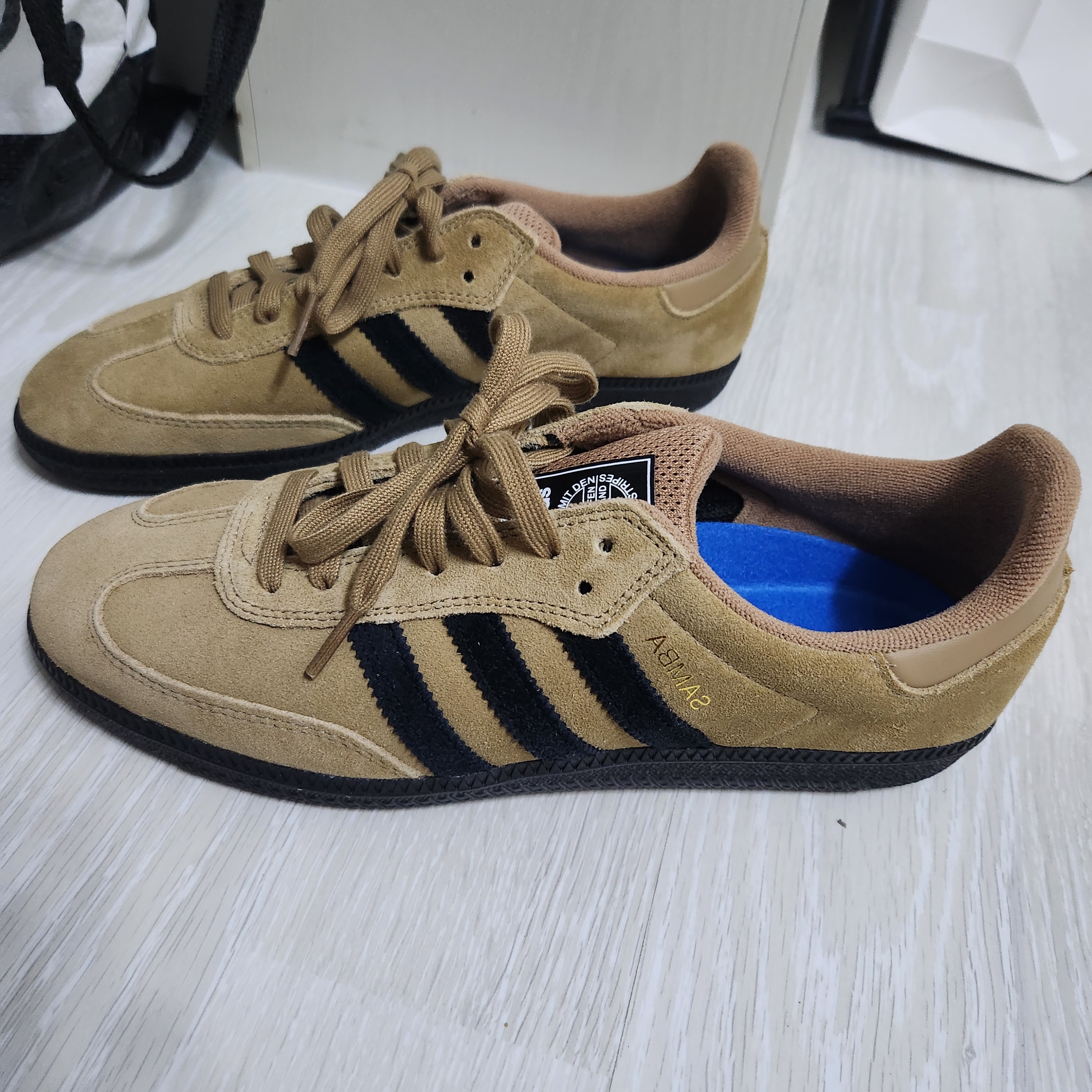 Adidas Samba ADV Cardboard 착용 스타일