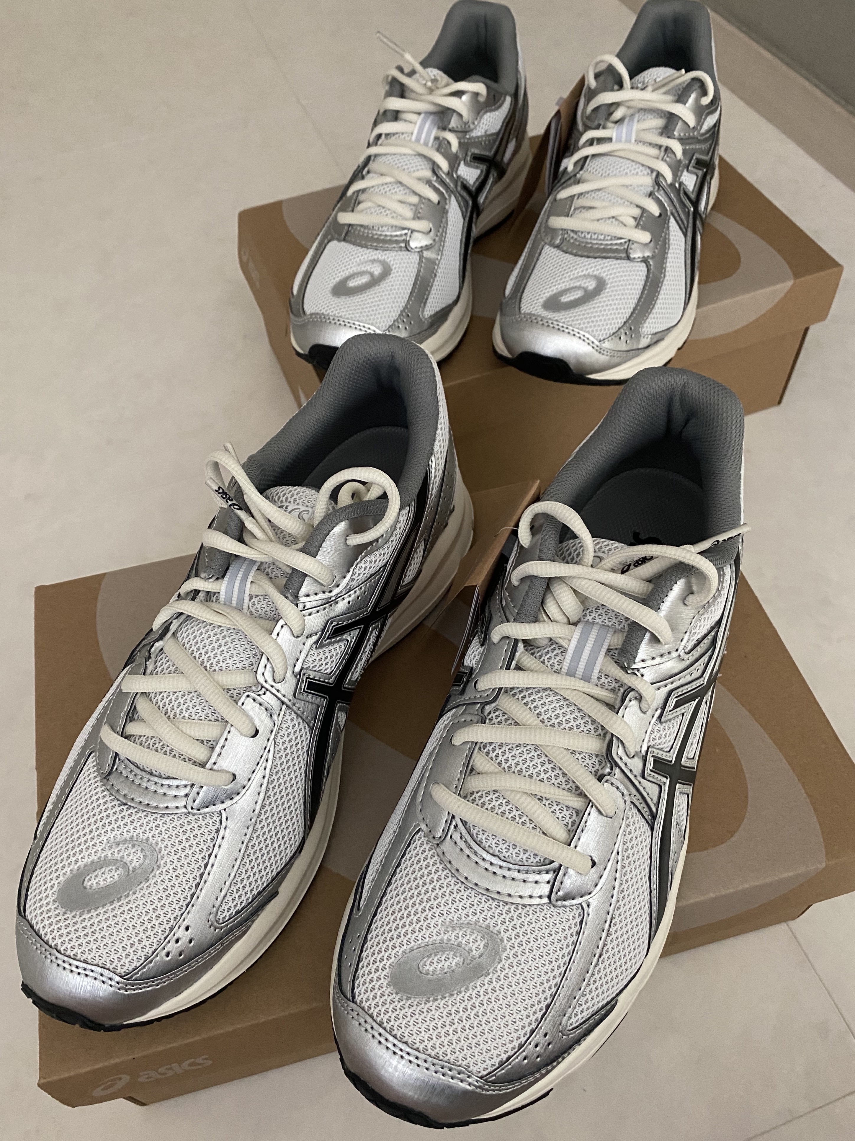 Asics Jog 100 S White Black - 2E Wide 착용 스타일