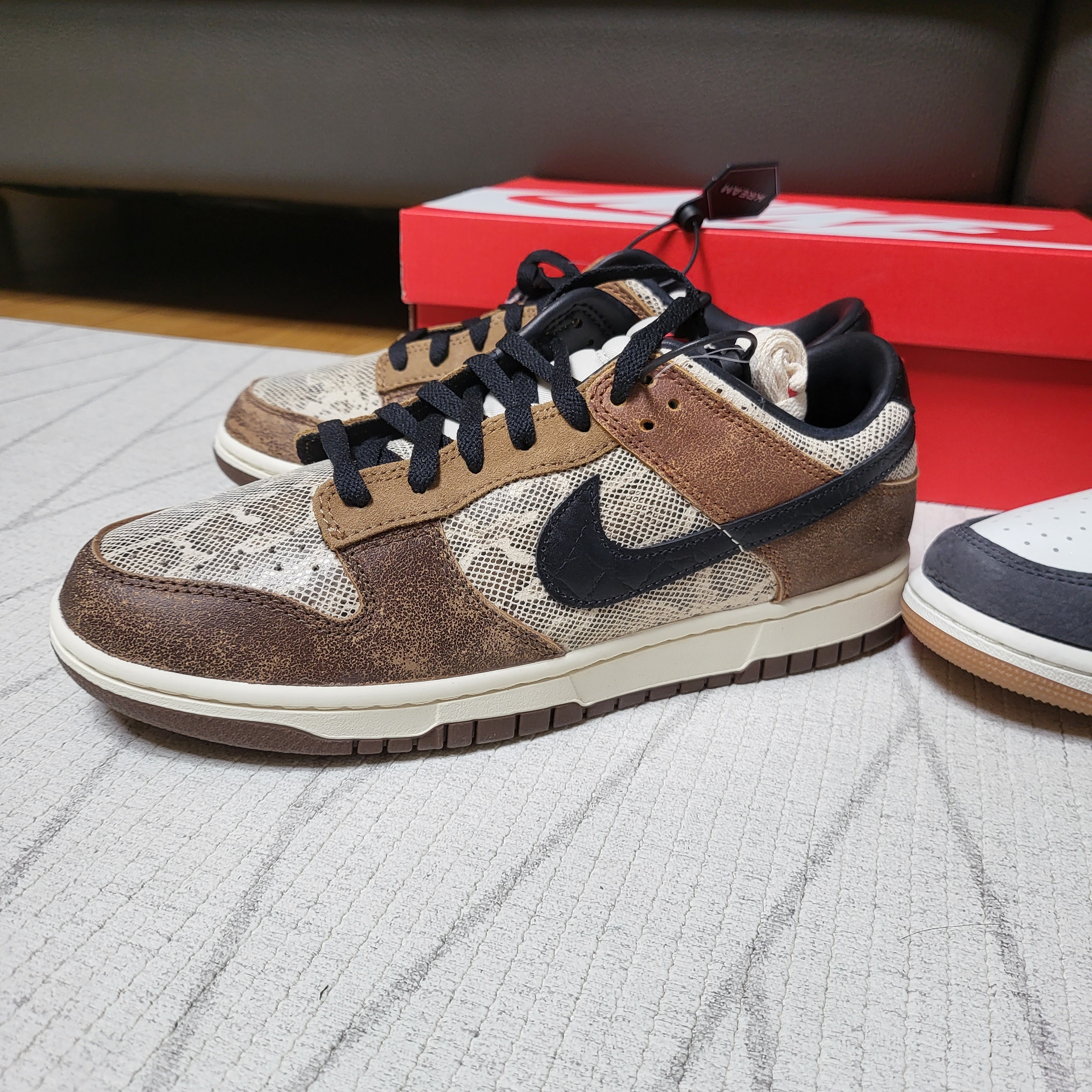 Nike Dunk Low PRM Head to Head 착용 스타일