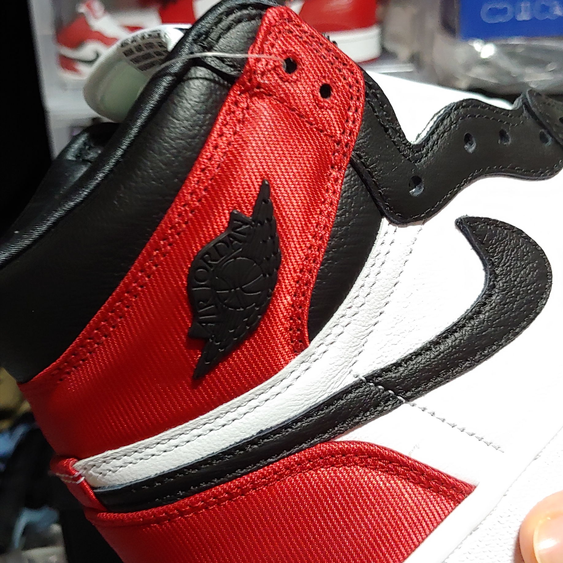 (W) Jordan 1 Retro High Satin Black Toe 착용 스타일 - 1