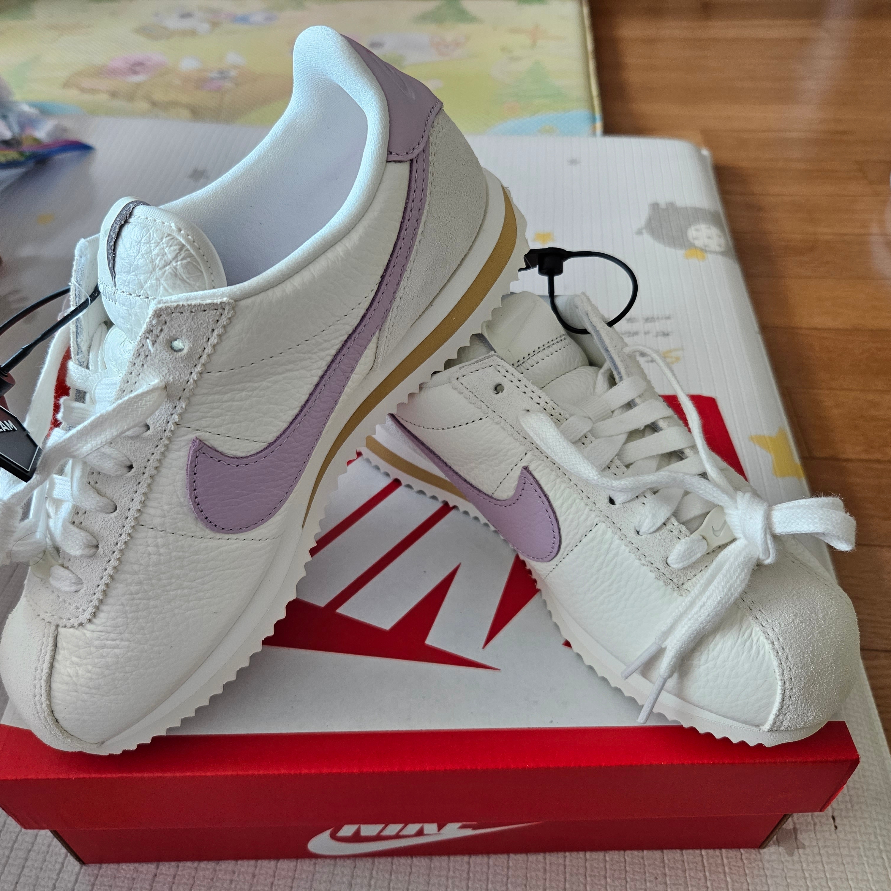 (W) Nike Cortez SE Iced Lilac 착용 스타일