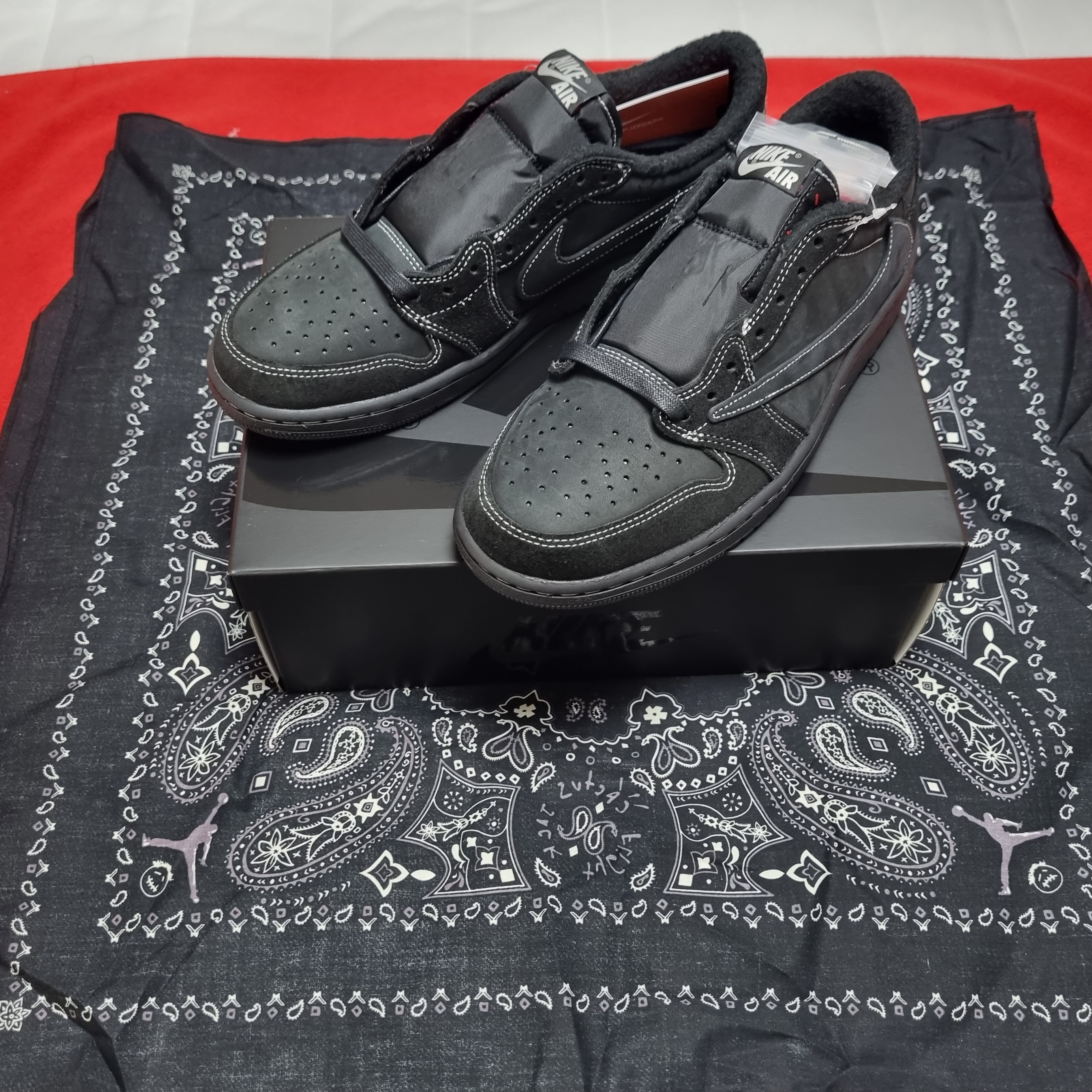 Jordan 1 x Travis Scott Retro Low OG SP Black Phantom 착용 스타일 - 1