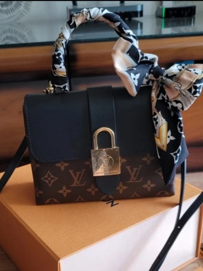 Louis Vuitton Diane Monogram Black, Louis Vuitton Alma BB Monogram 착용 스타일 - 4