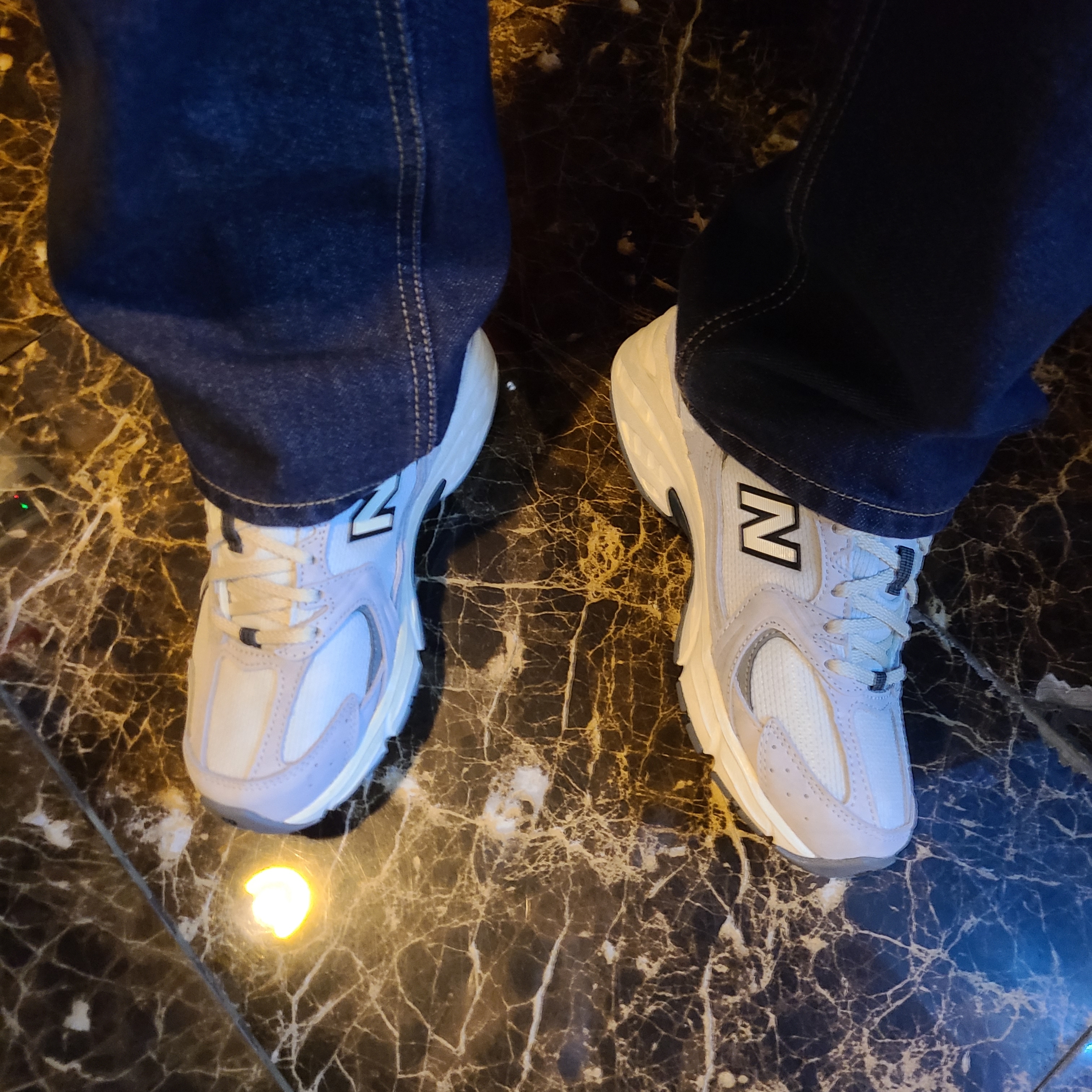 New Balance 530 White 착용 스타일