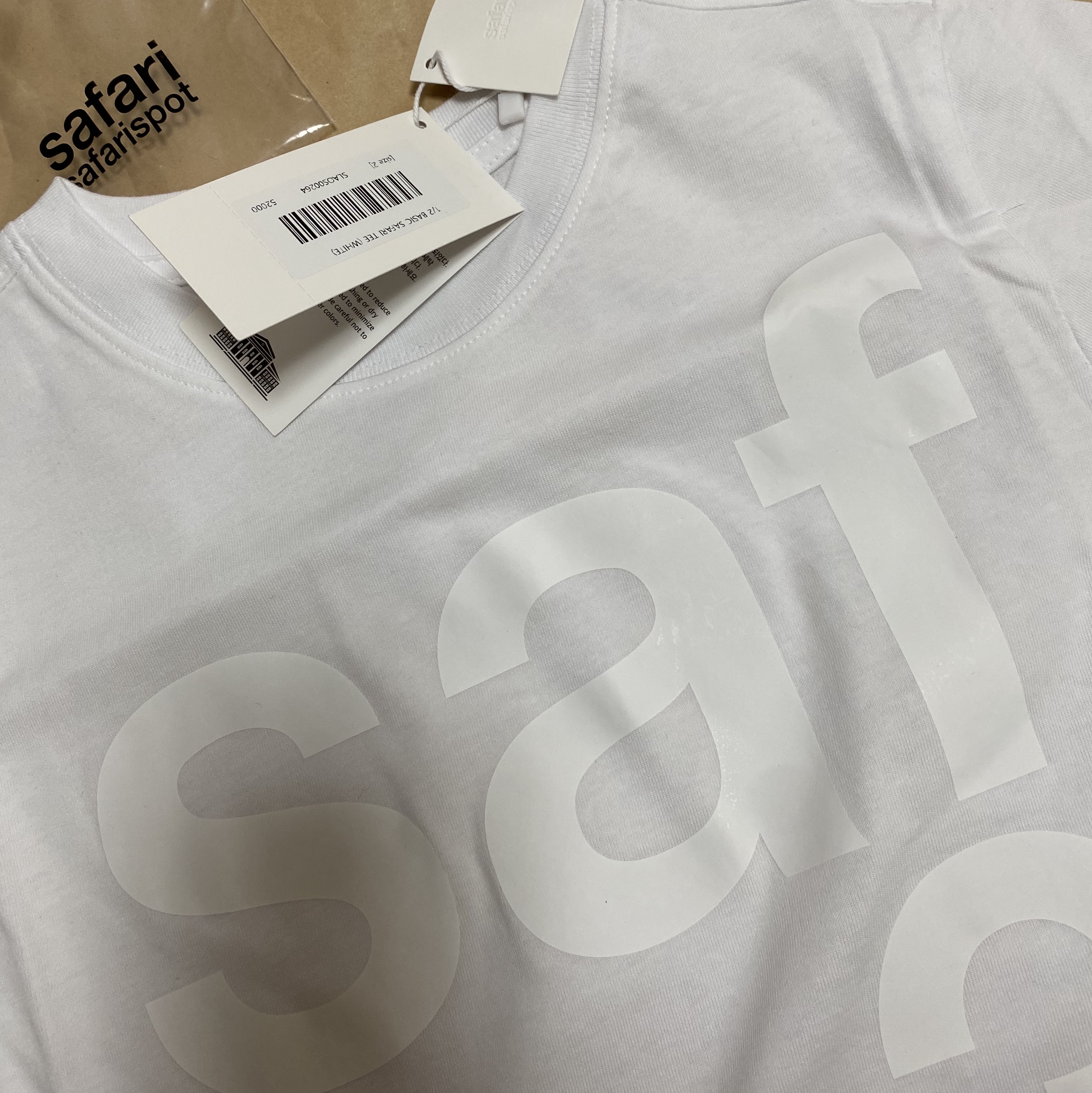 [예약 배송][KREAM 단독] Safarispot 1/2 Basic Safari T-Shirt White 착용 스타일