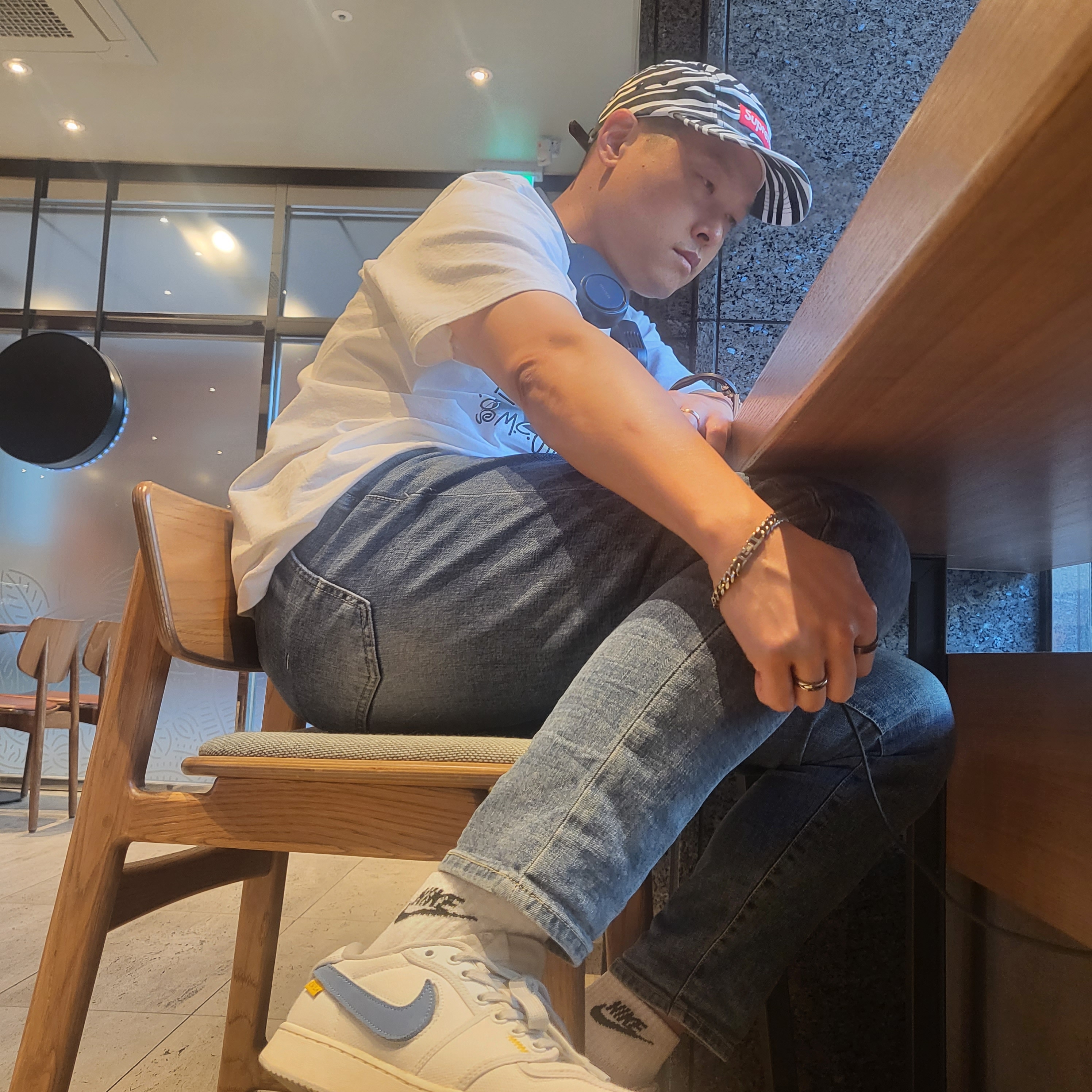 Supreme Pigment Canvas S Logo 6-Panel Navy - 23SS, Stussy x Gang Starr Take It Personal T-Shirt White 착용 스타일 - 1