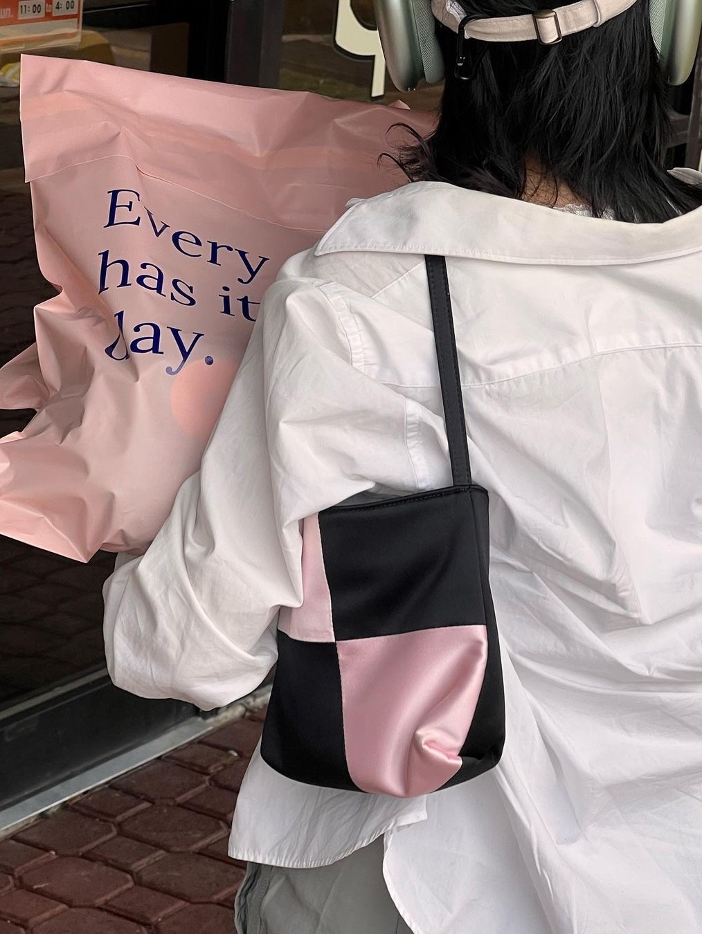 Hai Vera Bag Black Ivory 착용 스타일