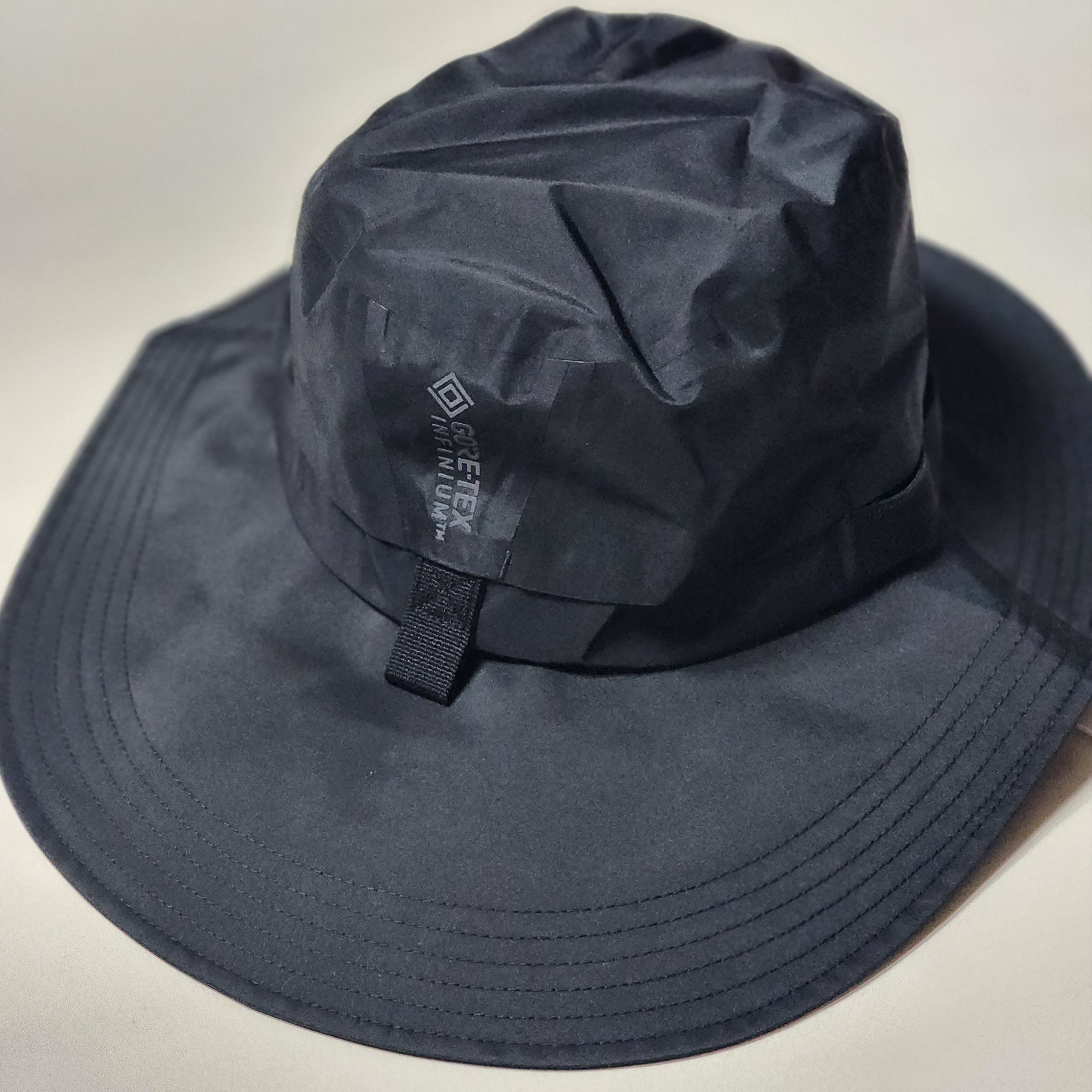 Nike ACG Apex Bucket Hat Black 착용 스타일 - 1