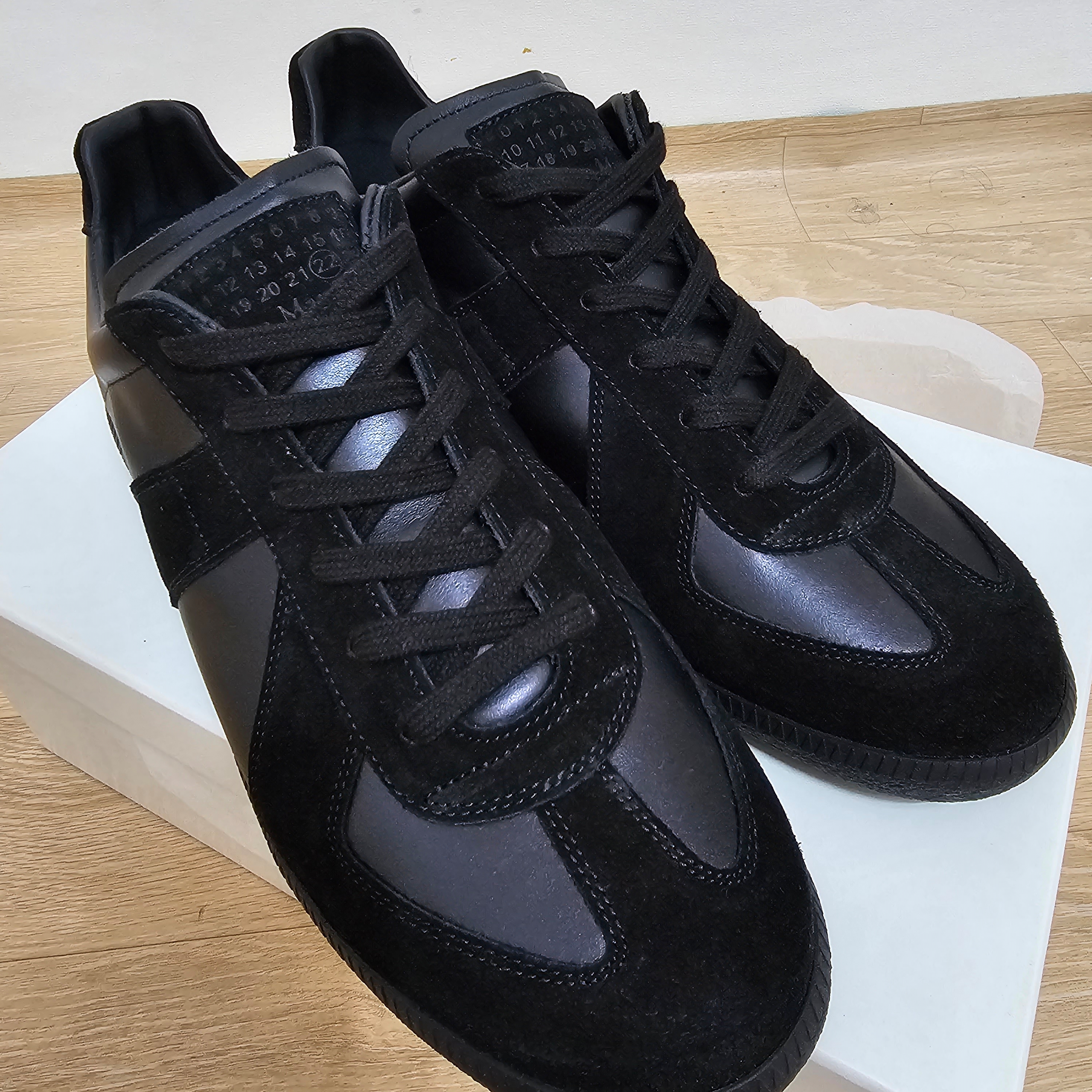 Maison Margiela Calfskin Replica Sneakers Black 착용 스타일