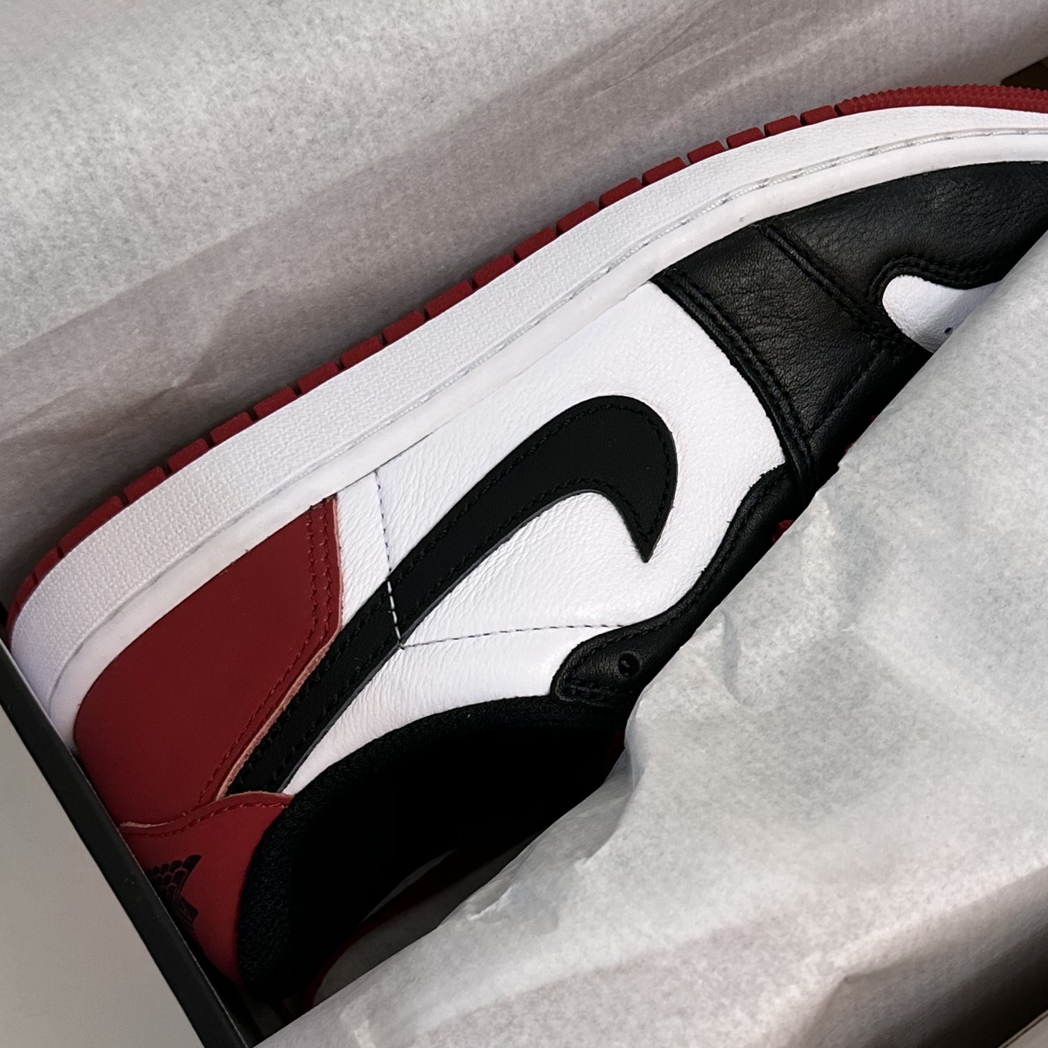 Jordan 1 Retro Low OG Black Toe 착용 스타일 - 2