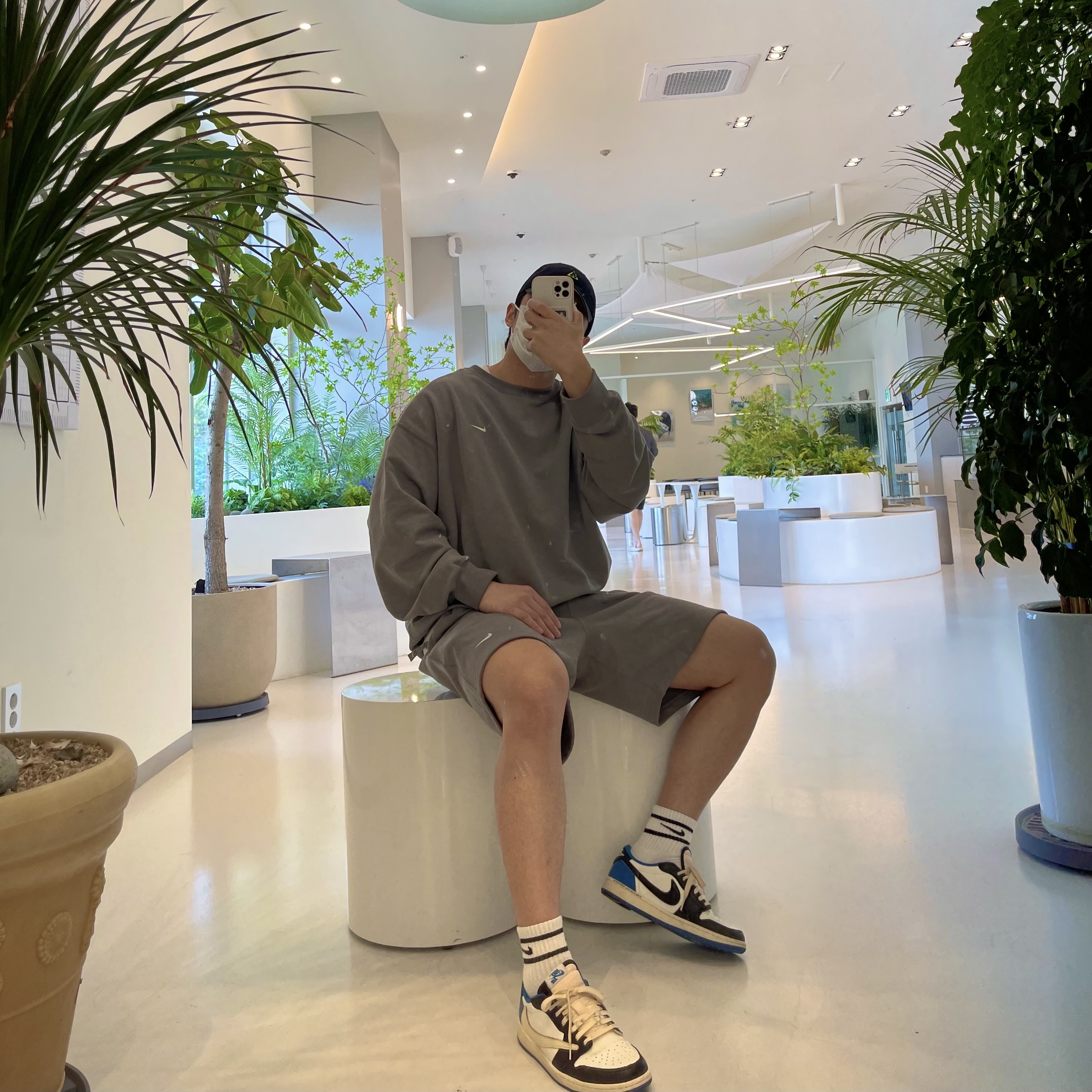 Jordan 1 x Travis Scott x Fragment Retro Low OG SP Military Blue 착용 스타일