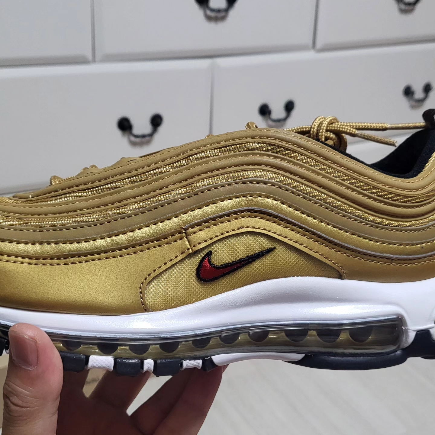 Nike Air Max 97 OG Metallic Gold 2023 착용 스타일 - 4