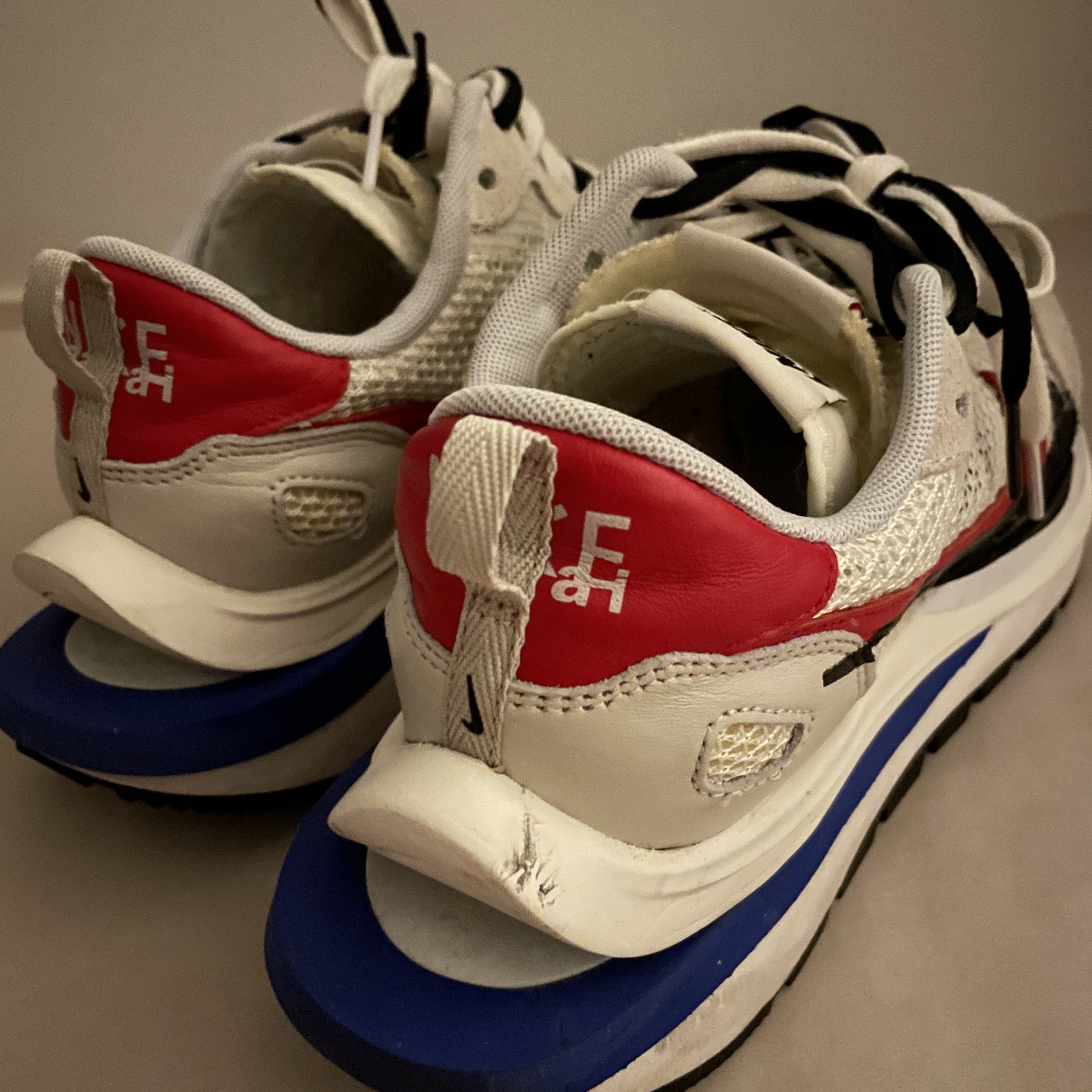 Nike x Sacai VaporWaffle Royal Fuchsia 착용 스타일 - 2