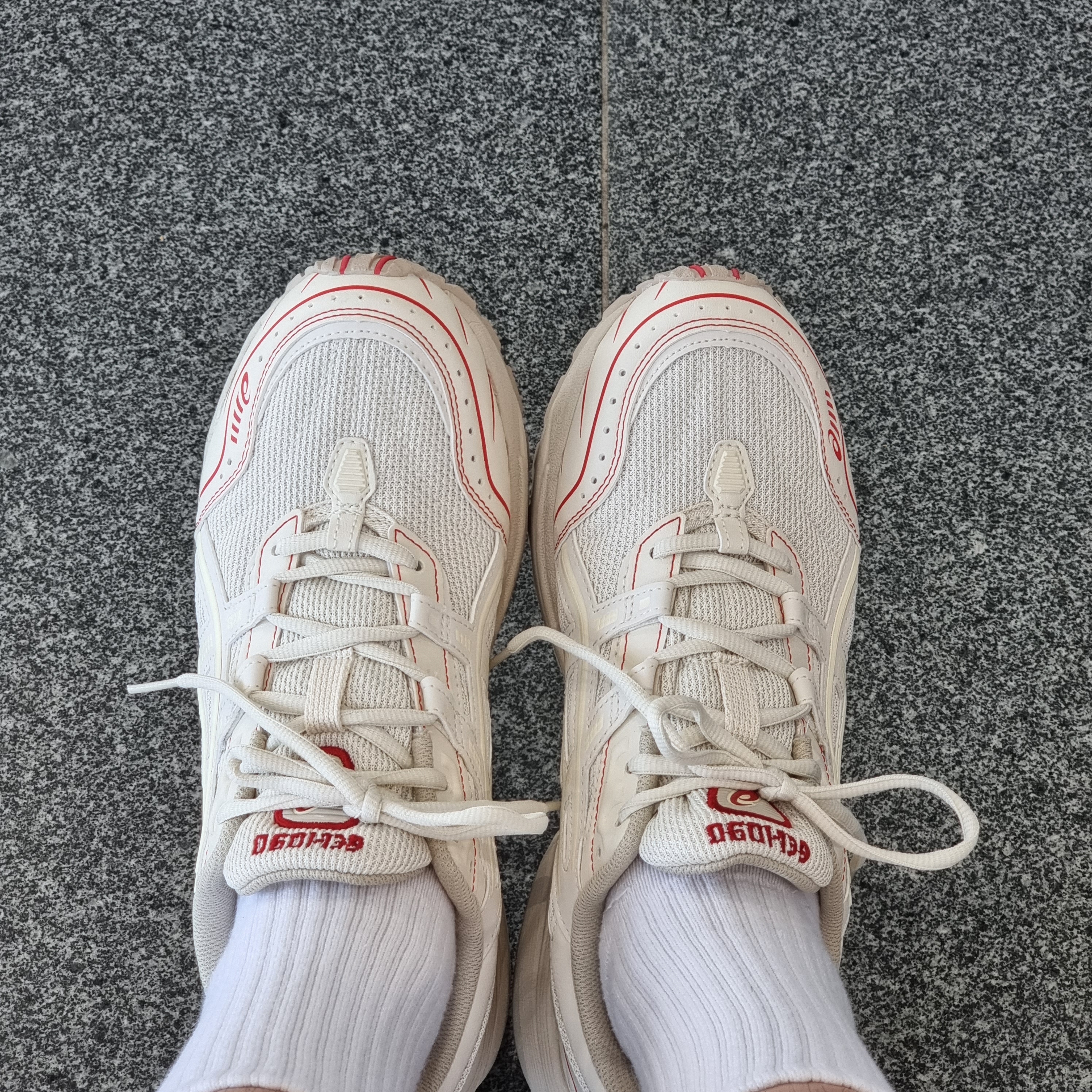 Asics Gel-1090 Birch 착용 스타일 - 2