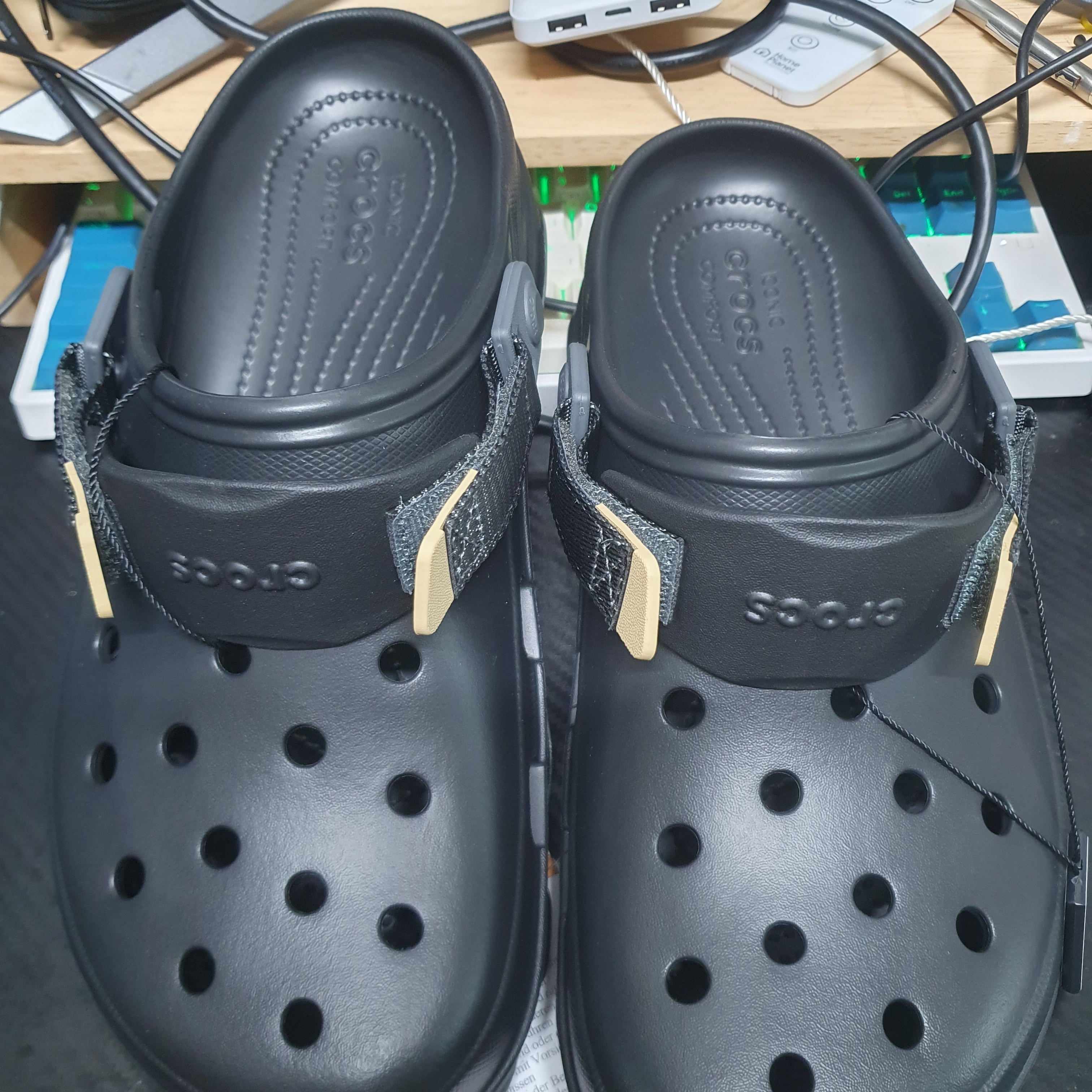 Crocs All Terrain Clog Black 착용 스타일 - 2