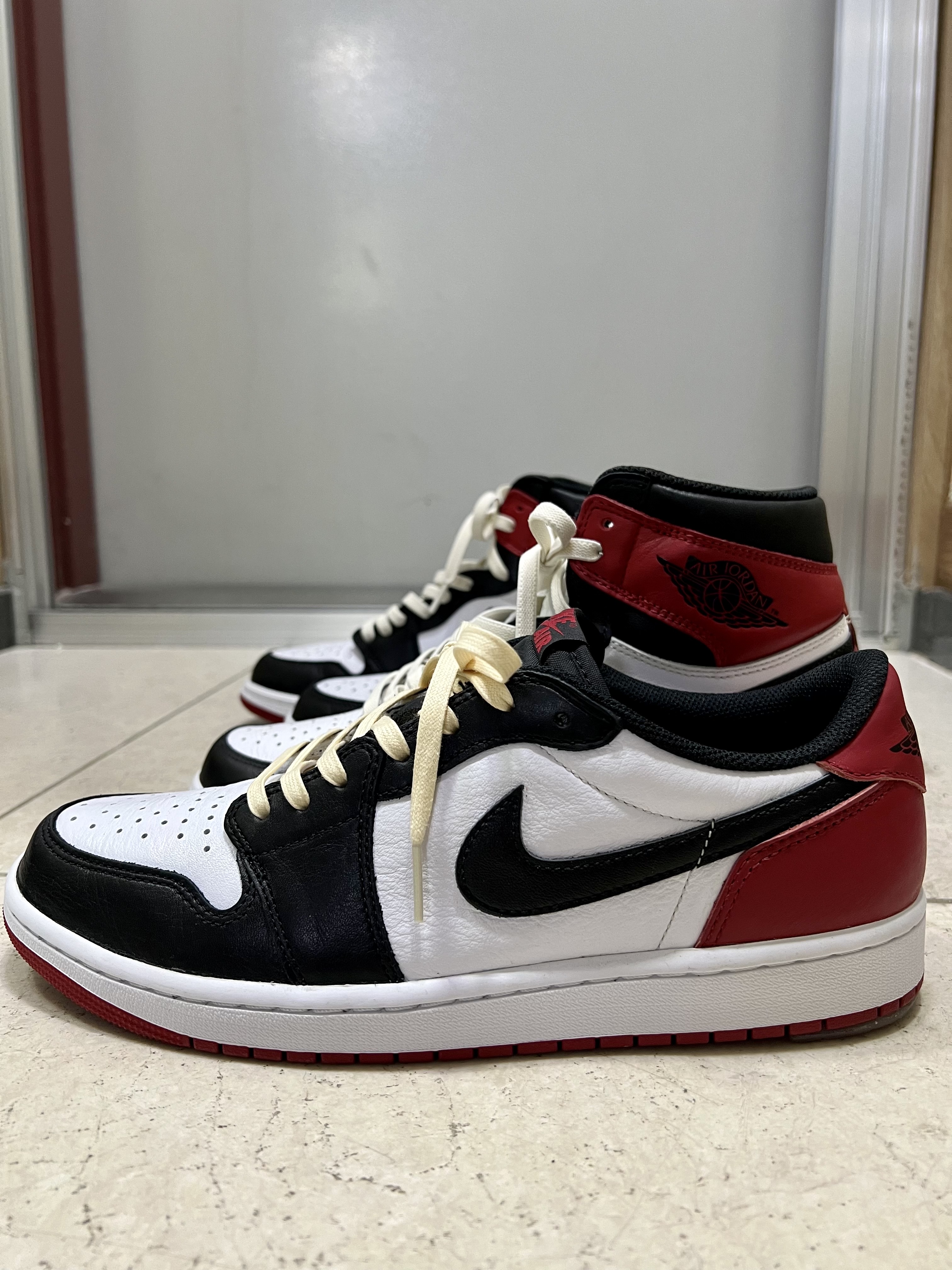 Jordan 1 Retro Low OG Black Toe, (GS) Jordan 1 Retro Low OG Black Toe 착용 스타일 - 4