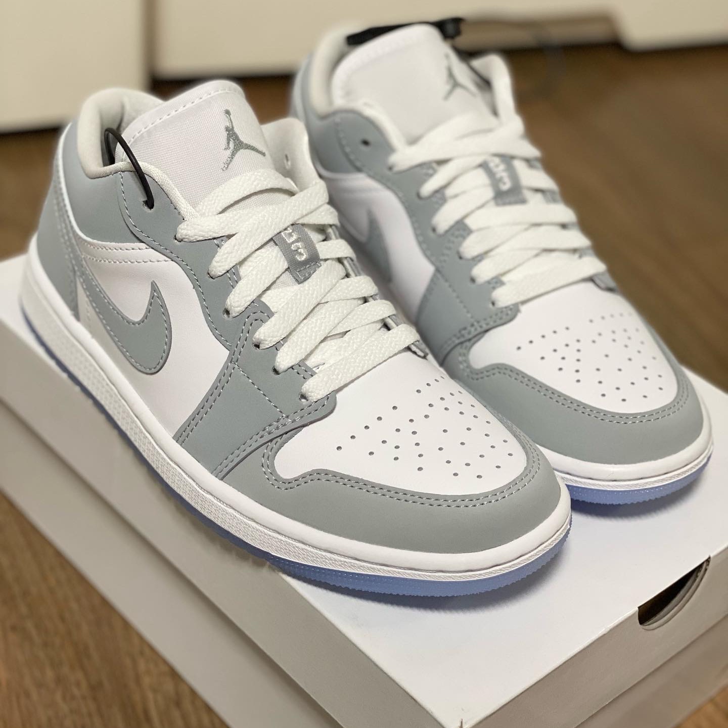 (W) Jordan 1 Low White Wolf Grey 착용 스타일 - 1