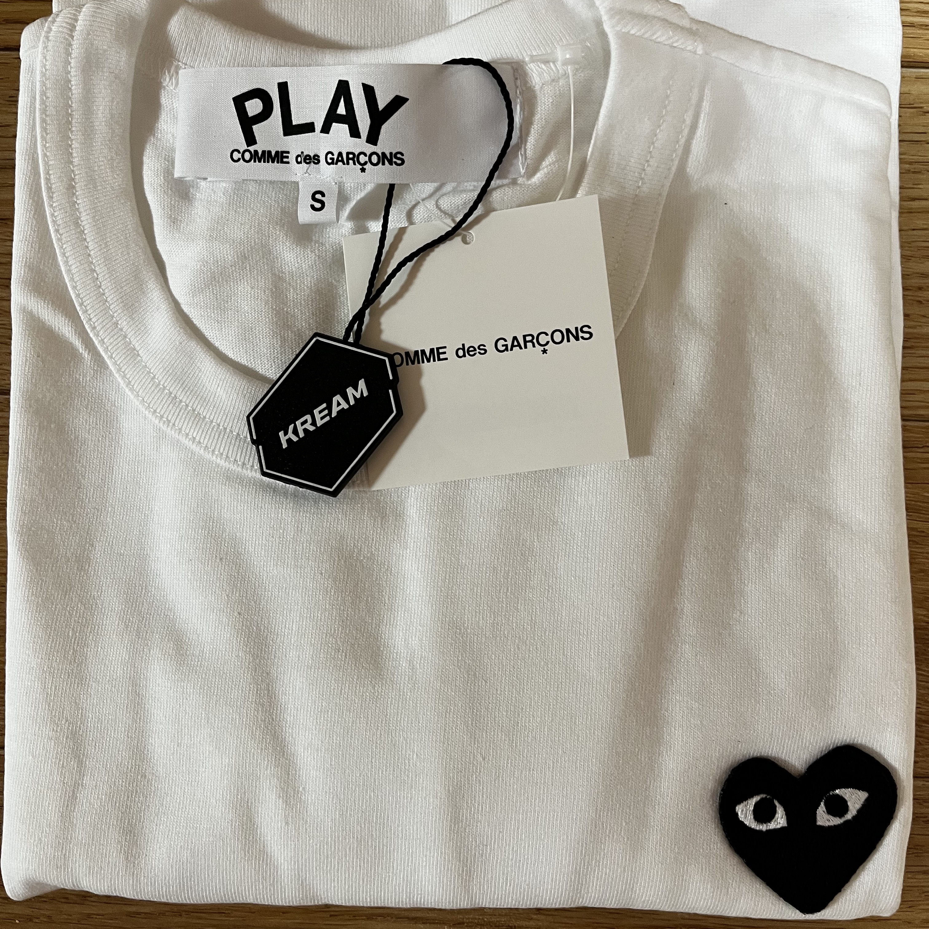 Play Comme des Garcons Black Heart T-Shirt White 착용 스타일