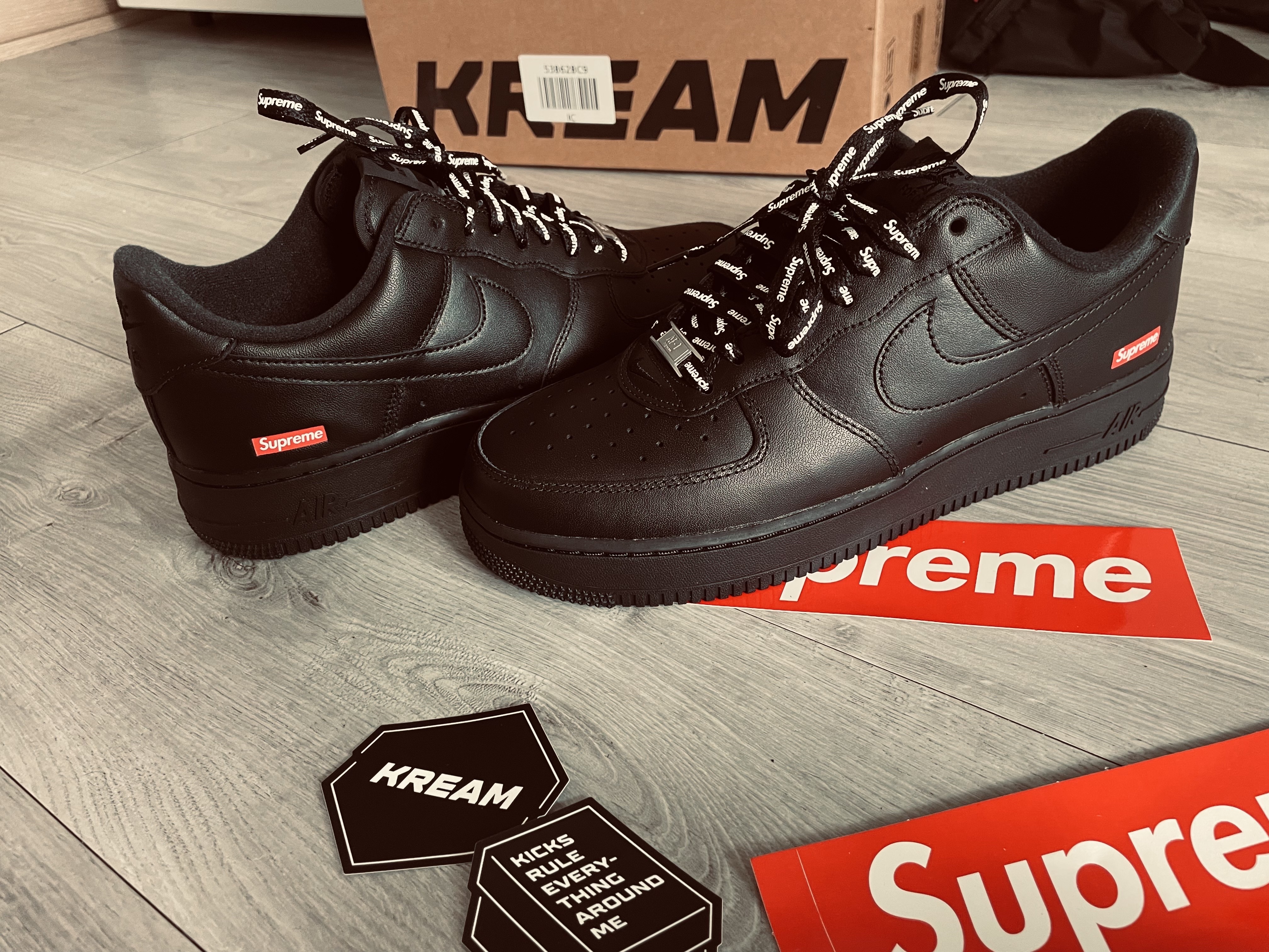 Nike x Supreme Air Force 1 Low Black 착용 스타일