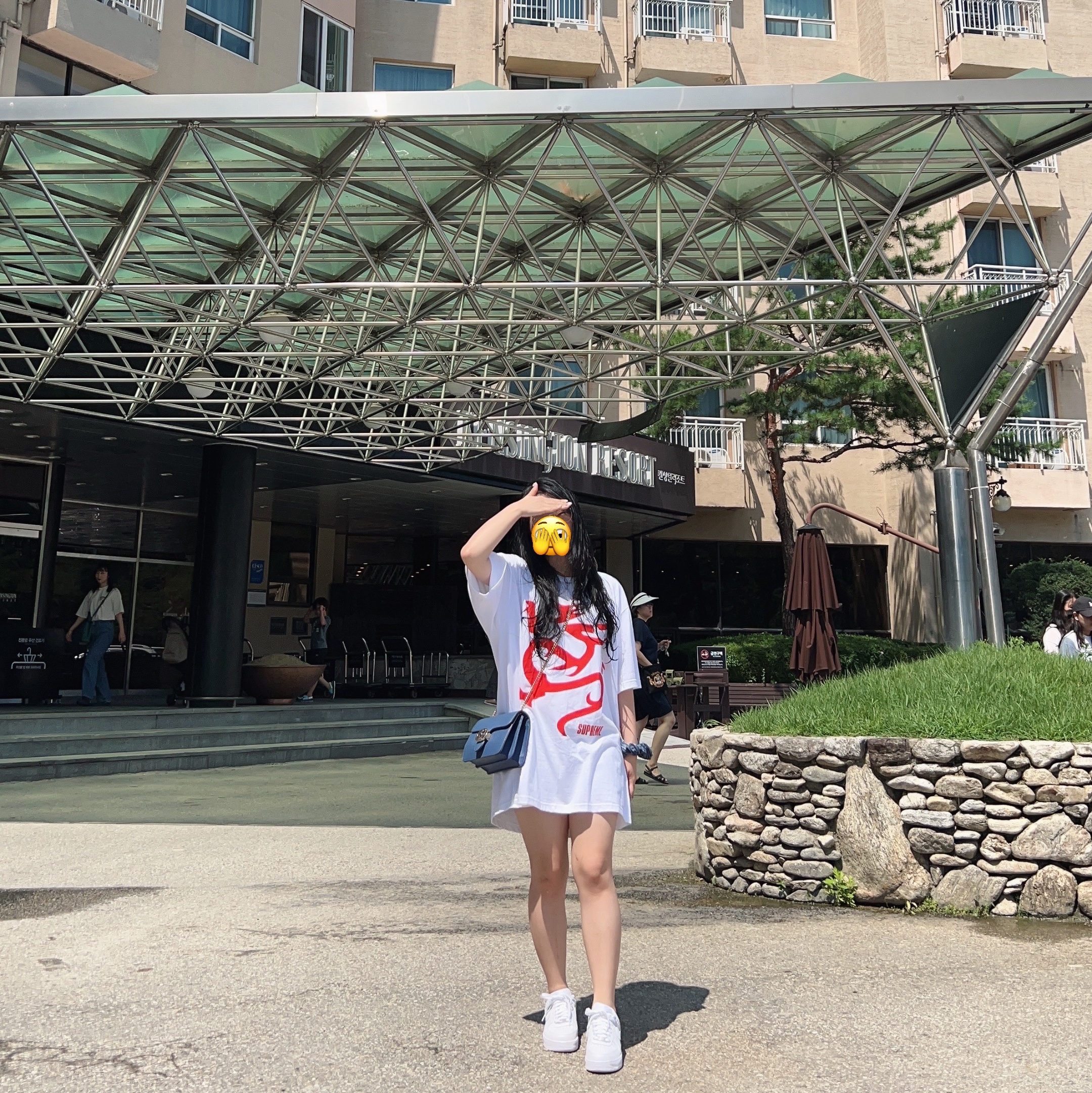 Supreme Mobb Deep Dragon T-Shirt White - 23SS, Nike Air Force 1 '07 Low White 착용 스타일 - 1