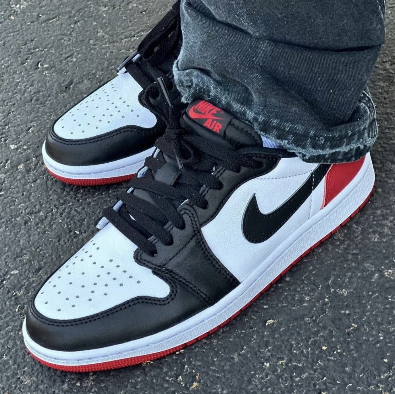 Jordan 1 Retro Low OG Black Toe 착용 스타일 - 4