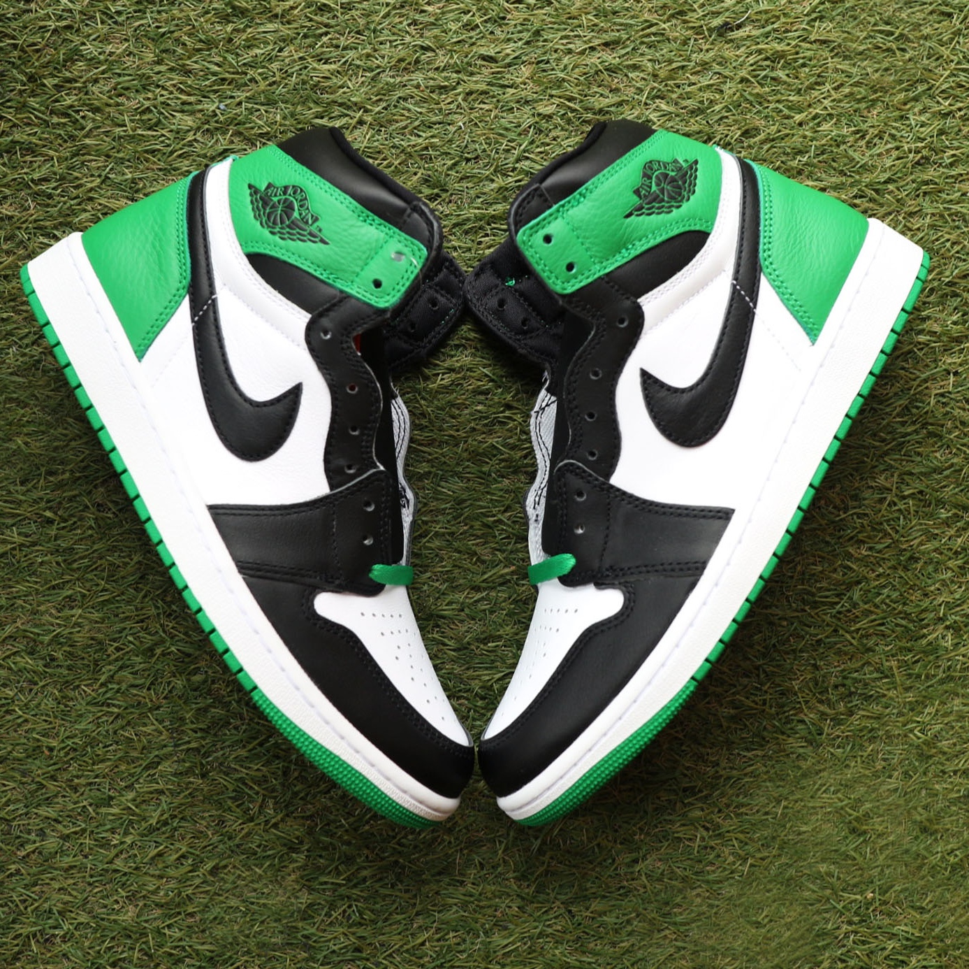 Jordan 1 Retro High OG Black and Lucky Green 착용 스타일 - 1