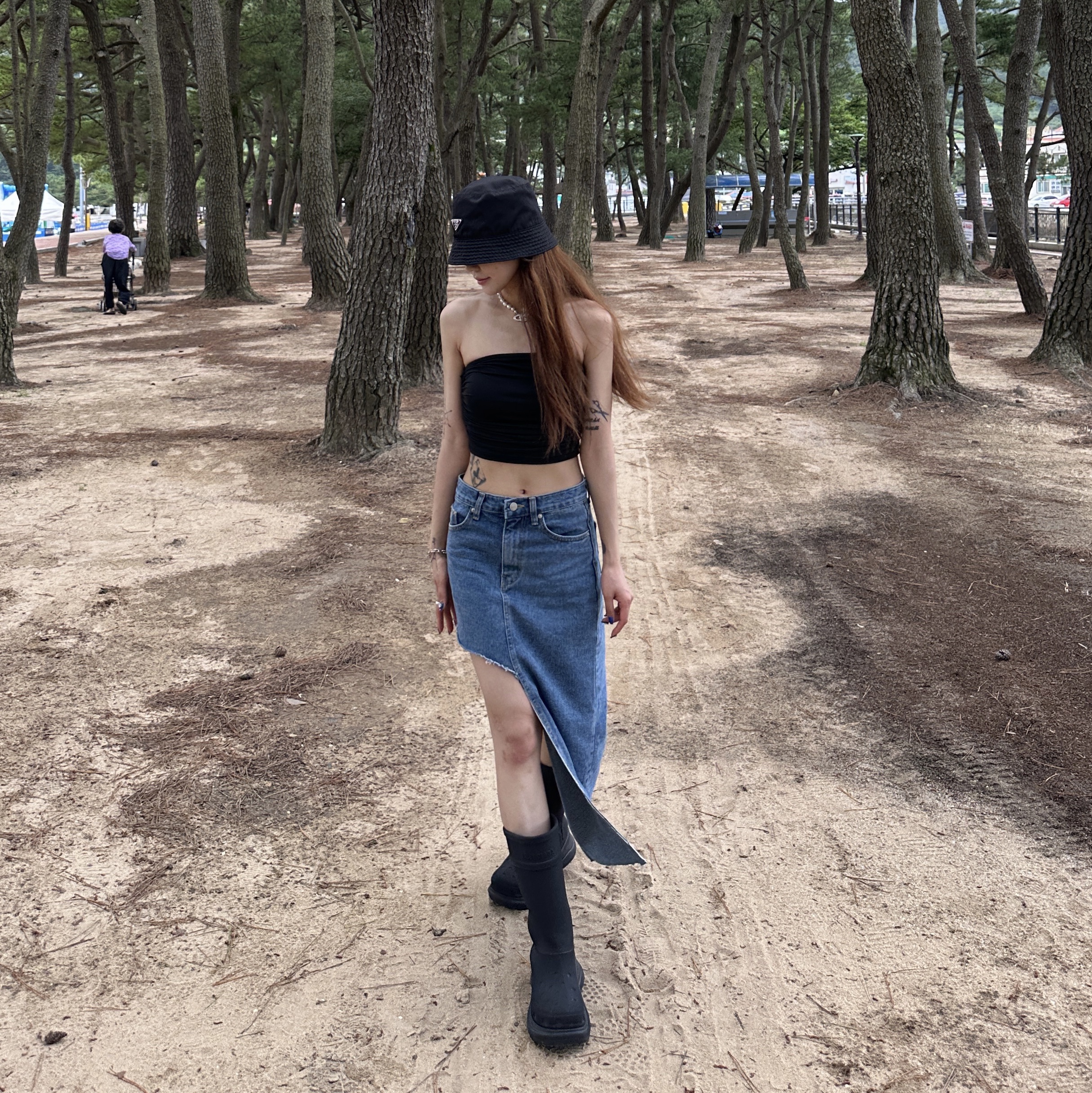 (W) Prada Re-Nylon Bucket Hat Black, Prada Re-Nylon Bucket Hat Black 착용 스타일 - 1