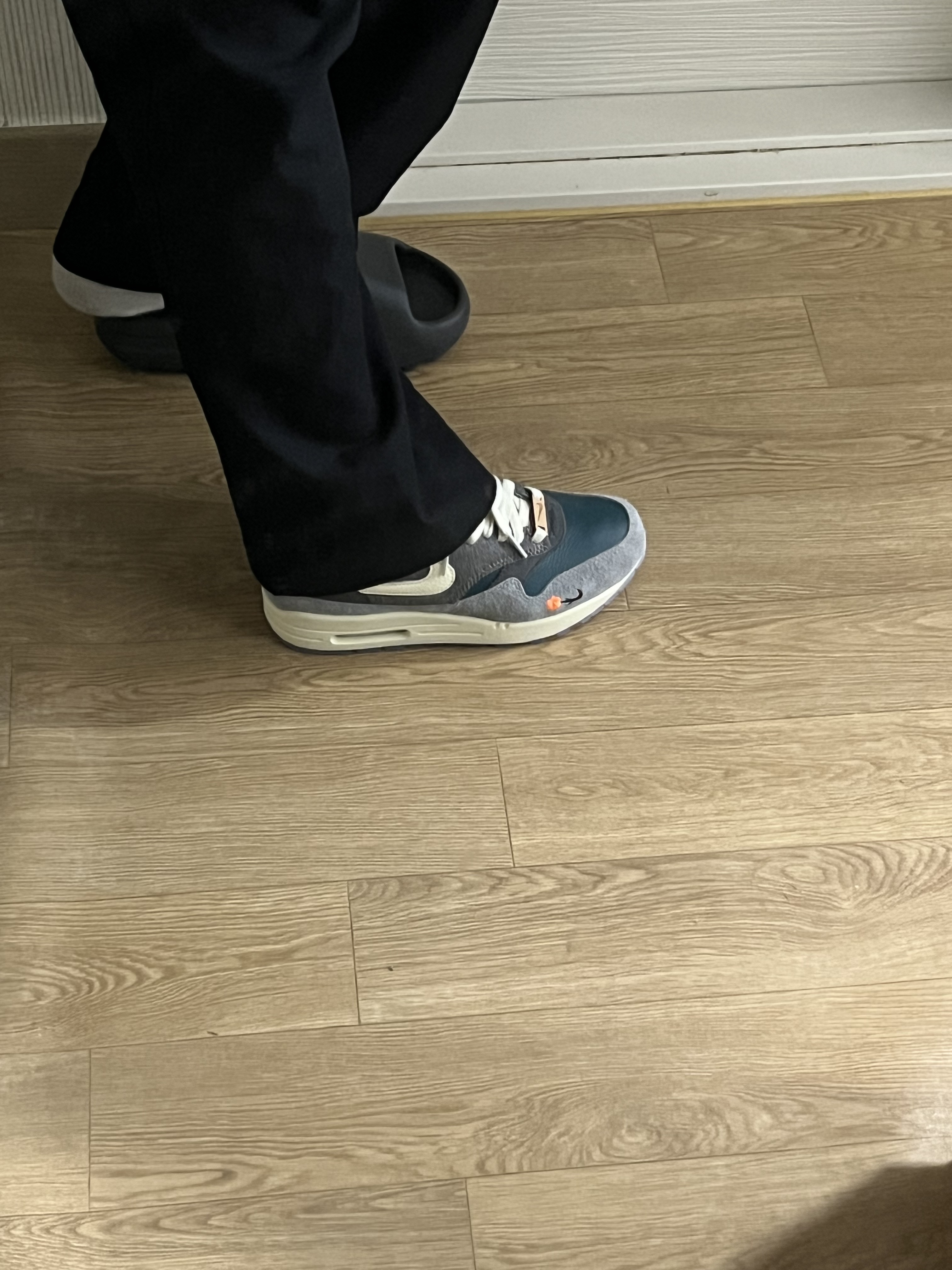 (W) Nike Air Max 97 Next Nature White, Nike x Kasina Air Max 1 SP Won-Ang Particle Grey 착용 스타일 - 2