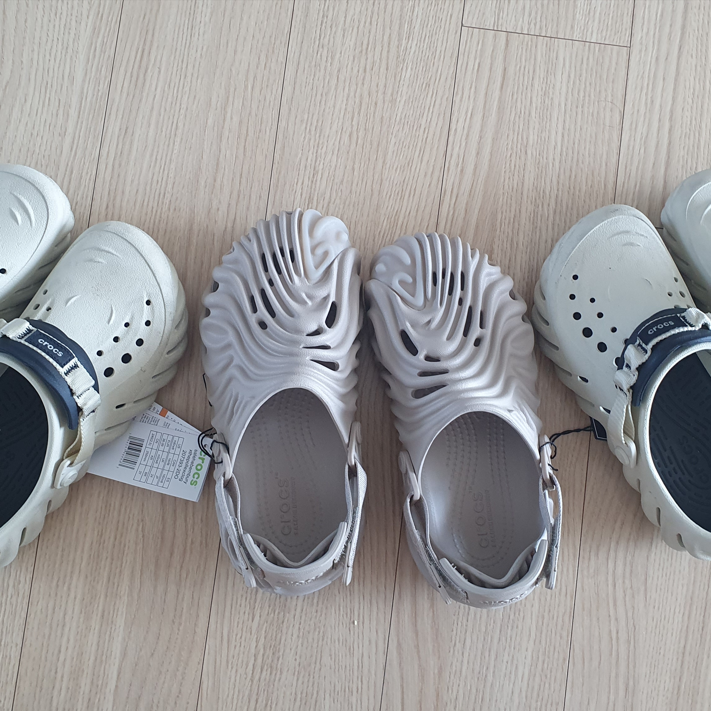 Crocs x Salehe Bembury Pollex Clog Horchata, Crocs Echo Clog Bone Black 착용 스타일