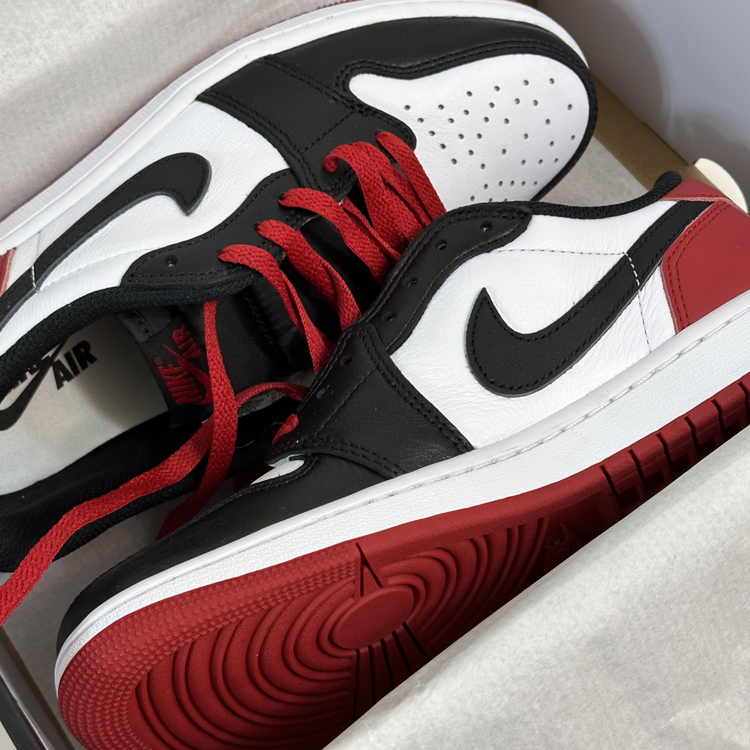 Jordan 1 Retro Low OG Black Toe 착용 스타일 - 3