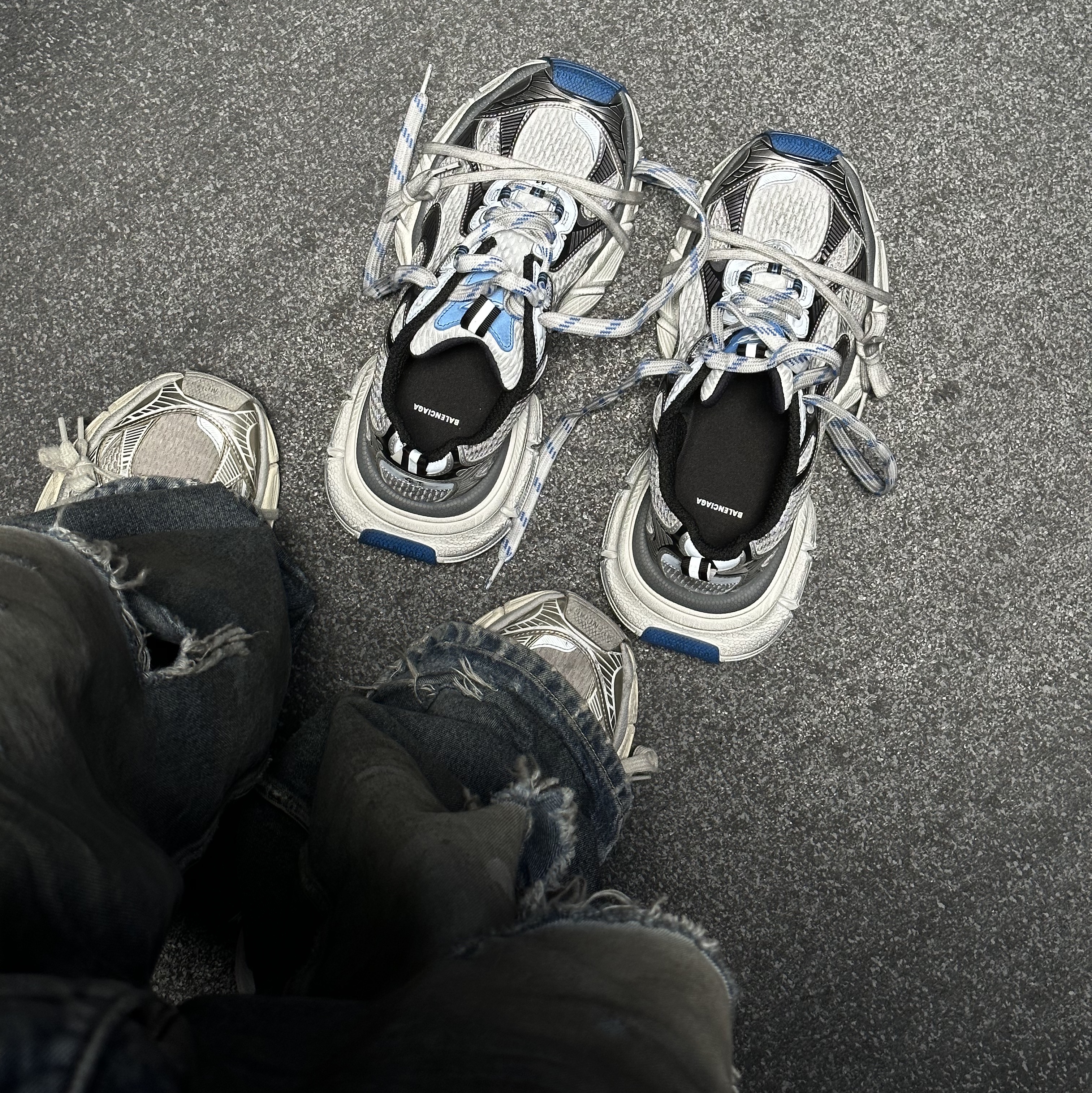 Balenciaga 3XL Sneakers Light Beige, Balenciaga 3XL Sneakers Grey White Blue 착용 스타일 - 1