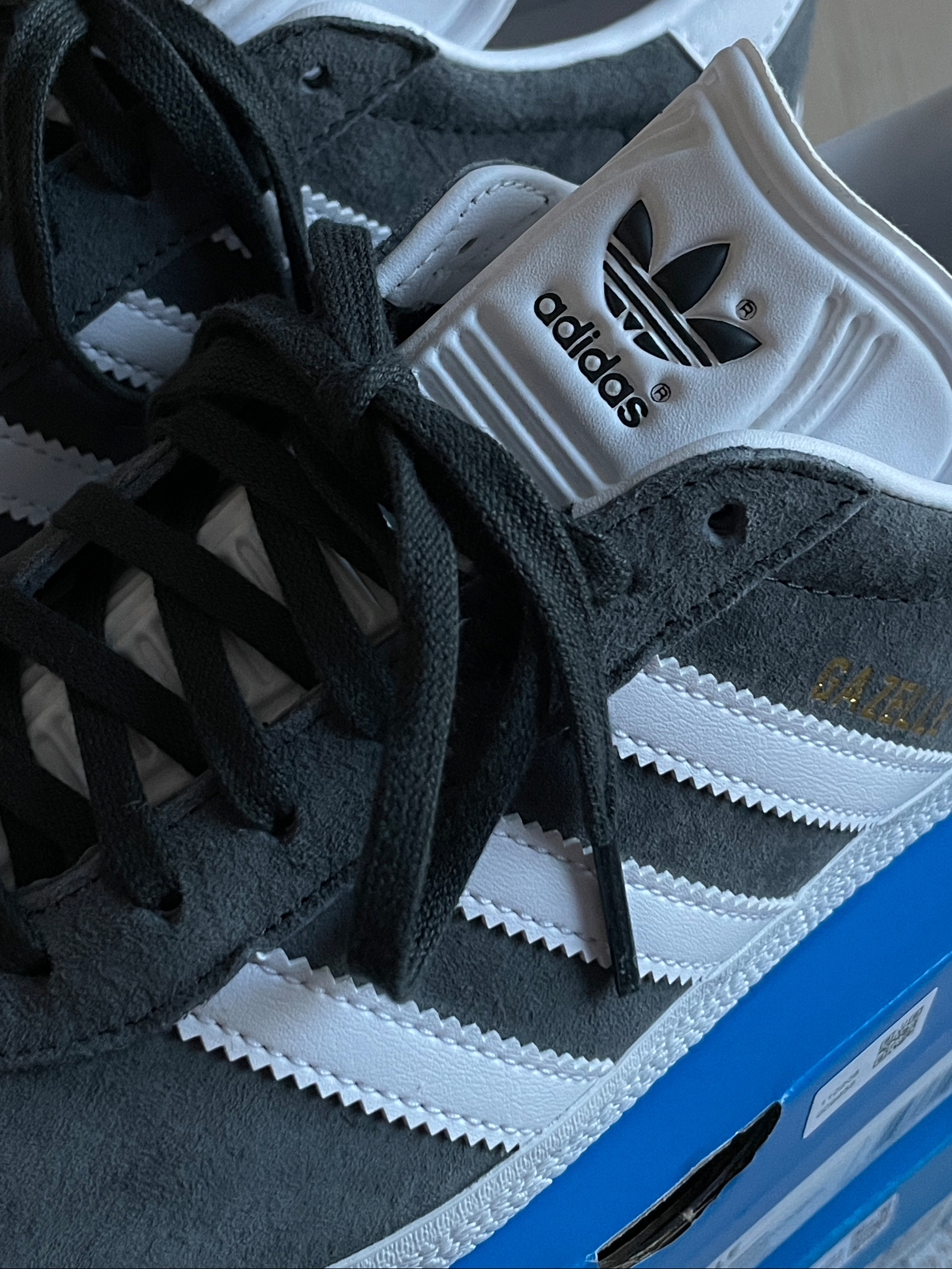Adidas Gazelle Solid Grey 착용 스타일