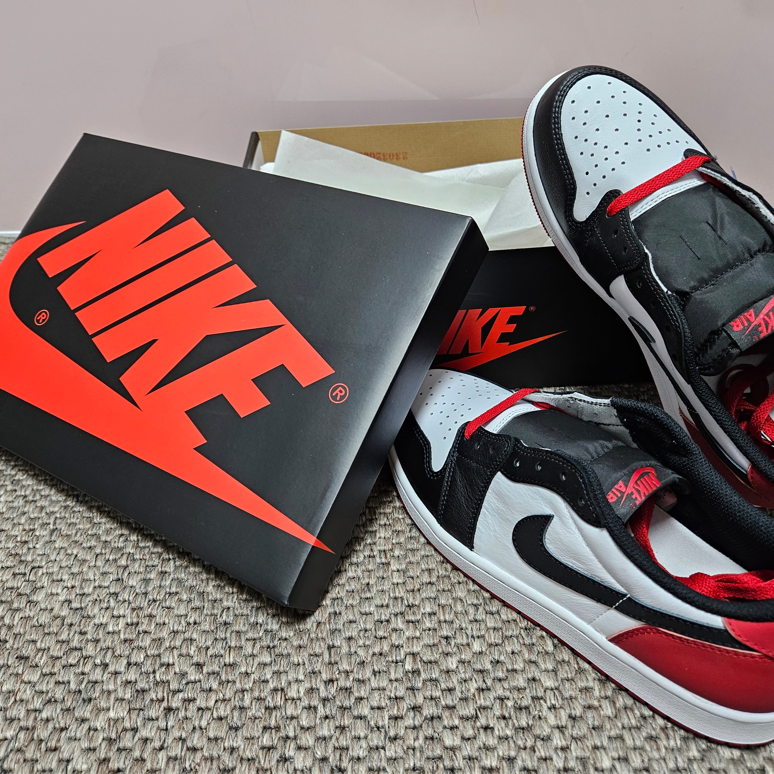 Jordan 1 Retro Low OG Black Toe 착용 스타일 - 2