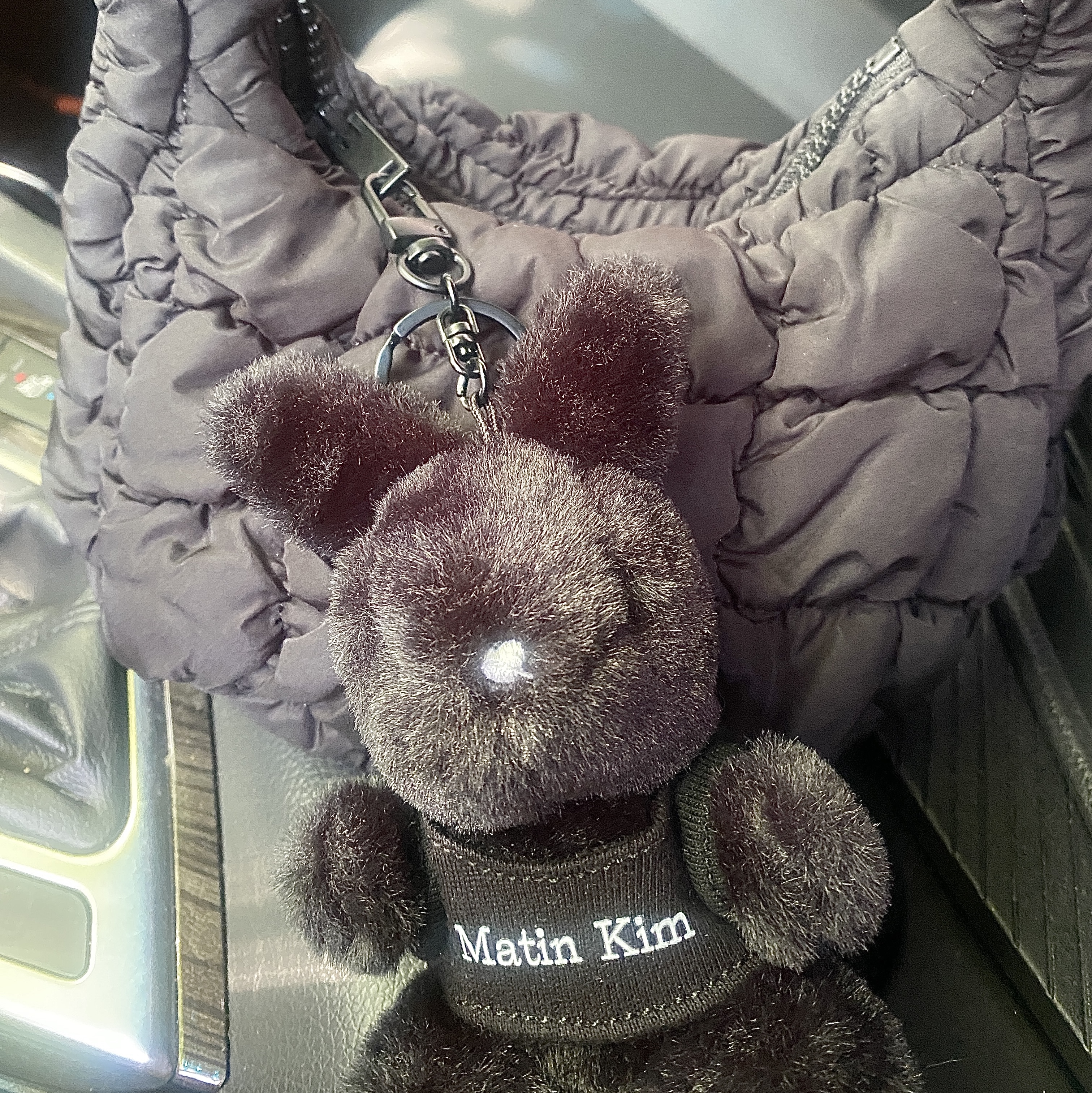 COS Quilted Micro Bag Black, Matin Kim Black Bunny Toy Keyring Black 착용 스타일