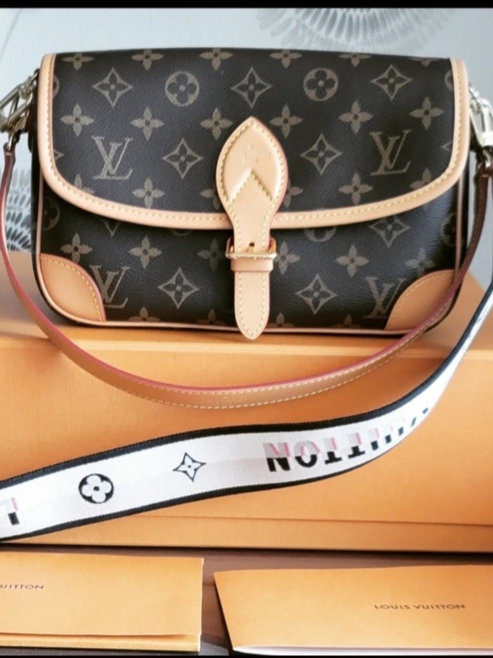 Louis Vuitton Diane Monogram Black, Louis Vuitton Alma BB Monogram 착용 스타일 - 2