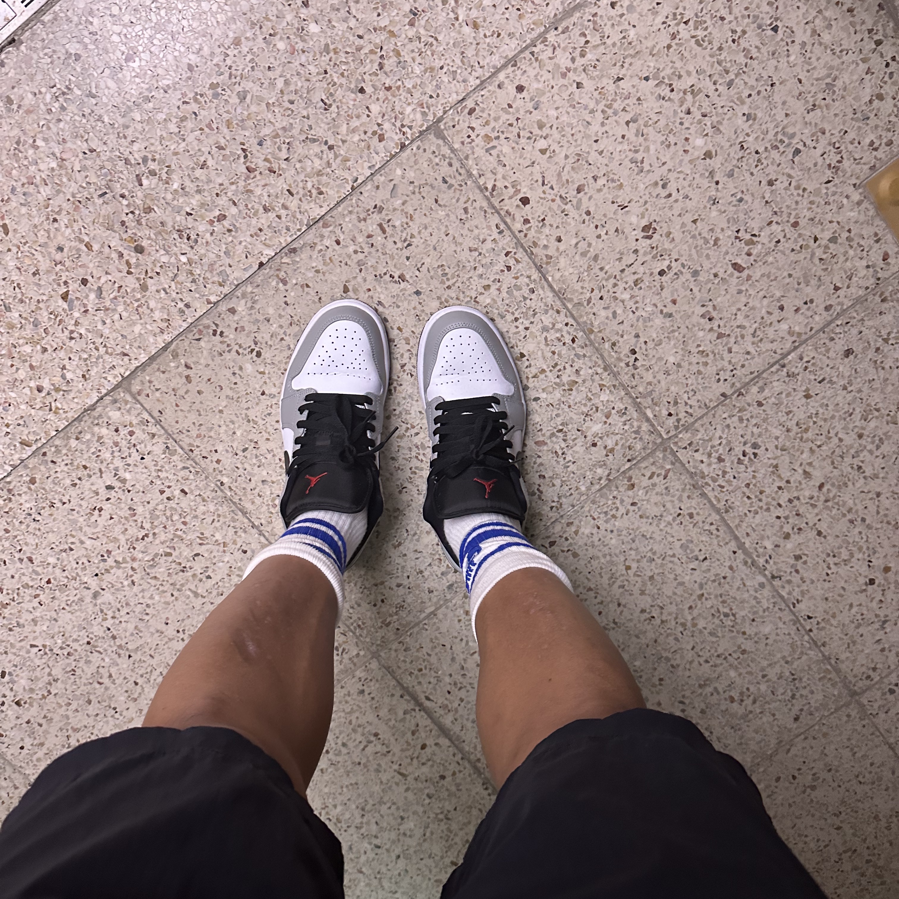 Jordan 1 Low Light Smoke Grey 착용 스타일 - 2